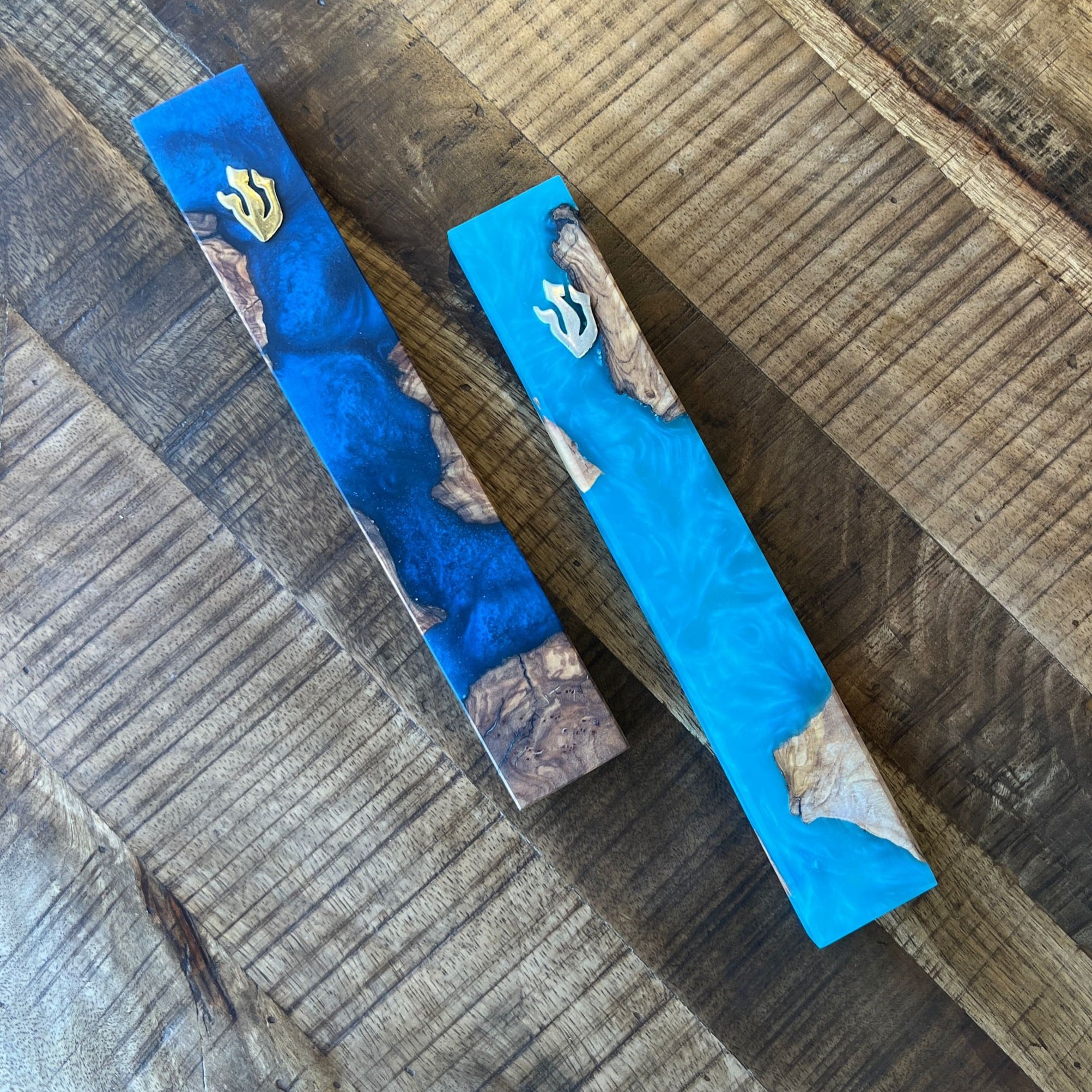 מזוזה אפוקסי בשילוב עץ זית תכלתכחול