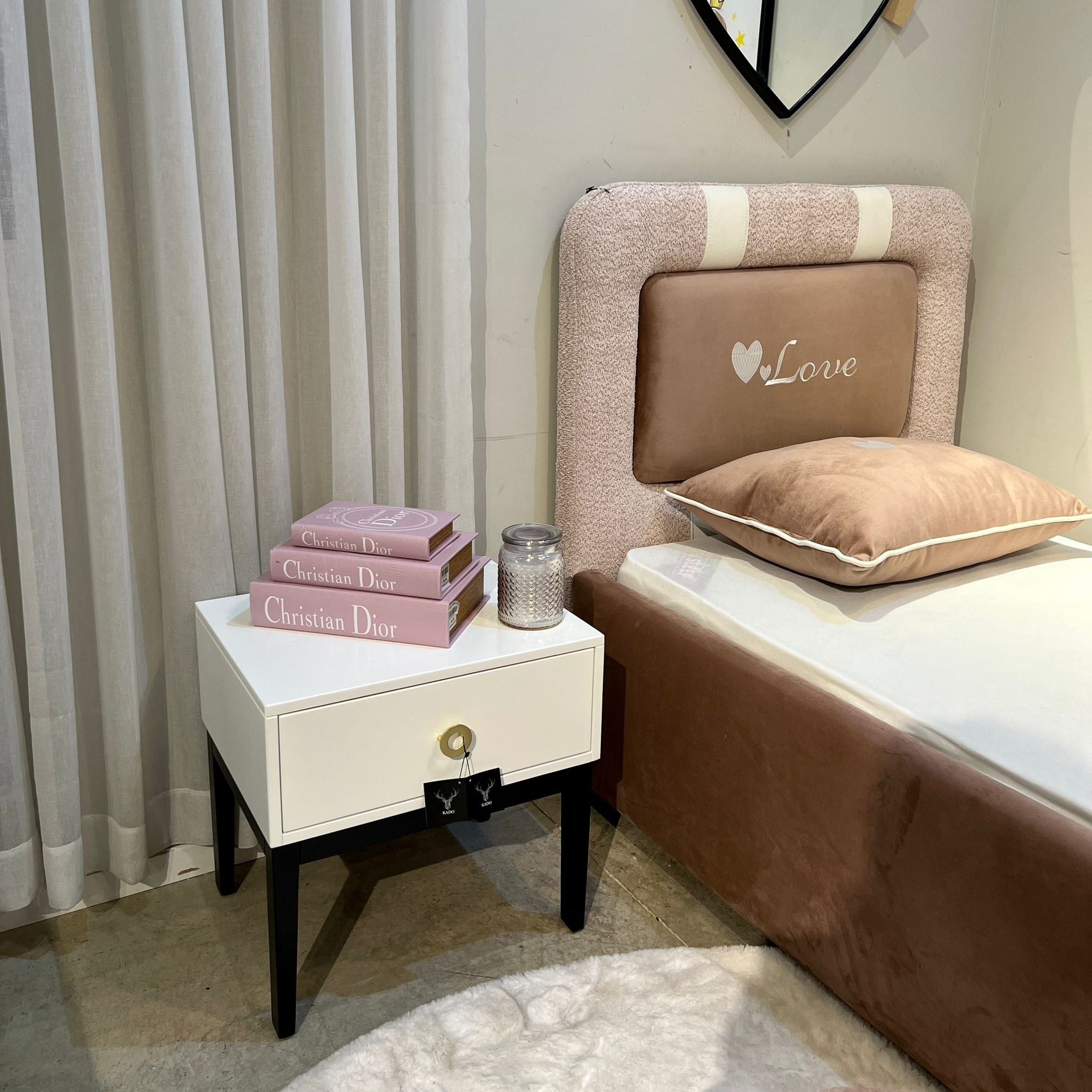 פסל ספר ורוד פודרה