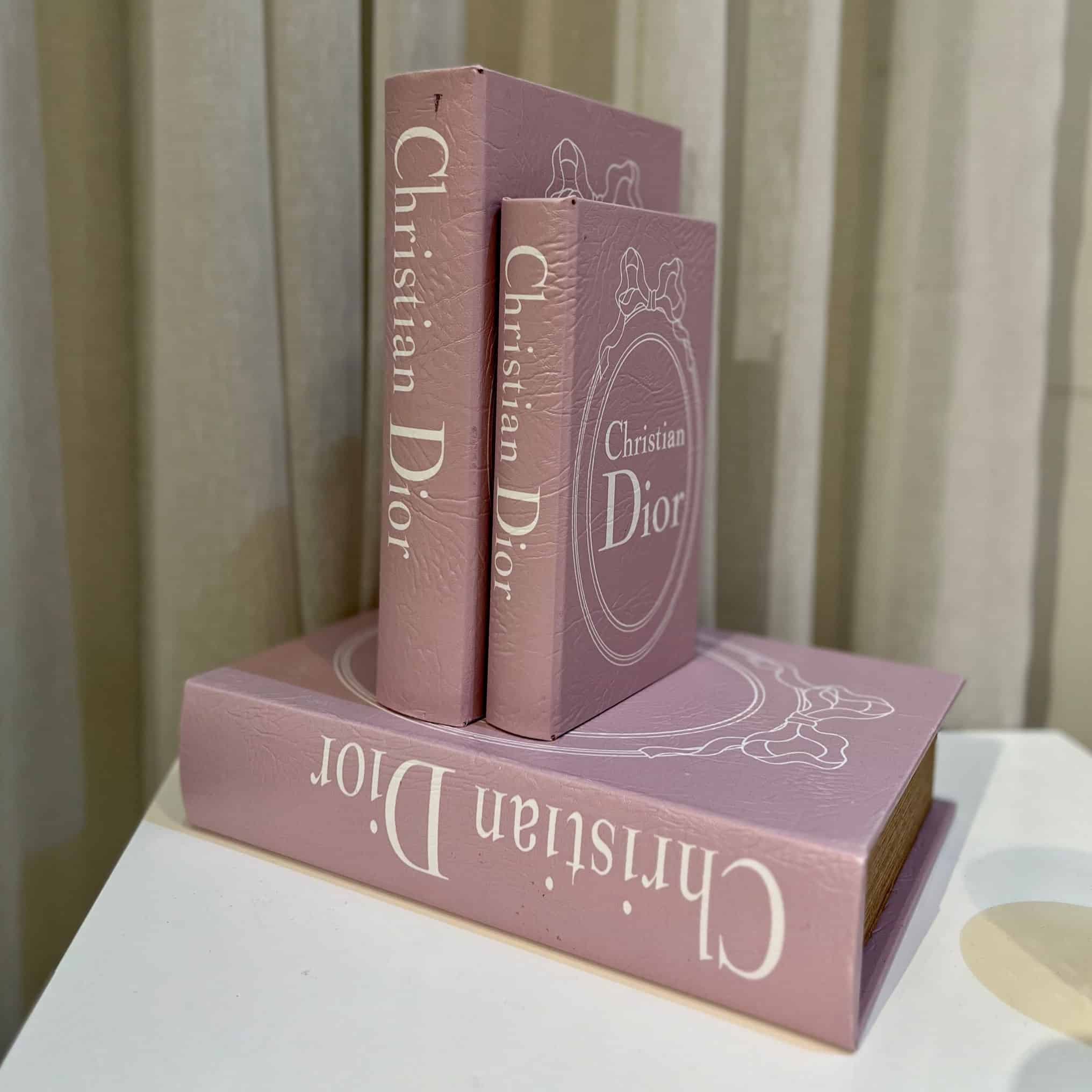 פסל ספר ורוד פודרה