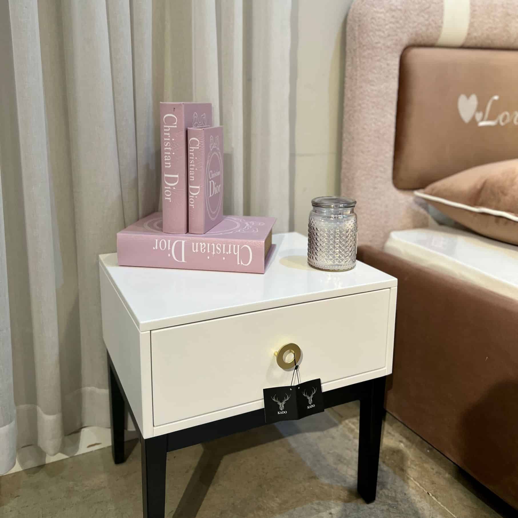 פסל ספר ורוד פודרה