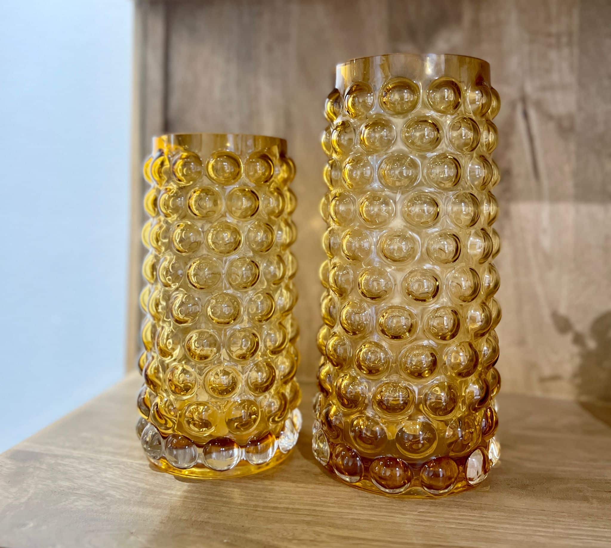 כד זכוכית אמבר צילינדר גבוהה/נמוך בליטות עגולות דגם איקו כד זכוכית אמבר צילינדר גבוהה/נמוך בליטות עגולות דגם איקו