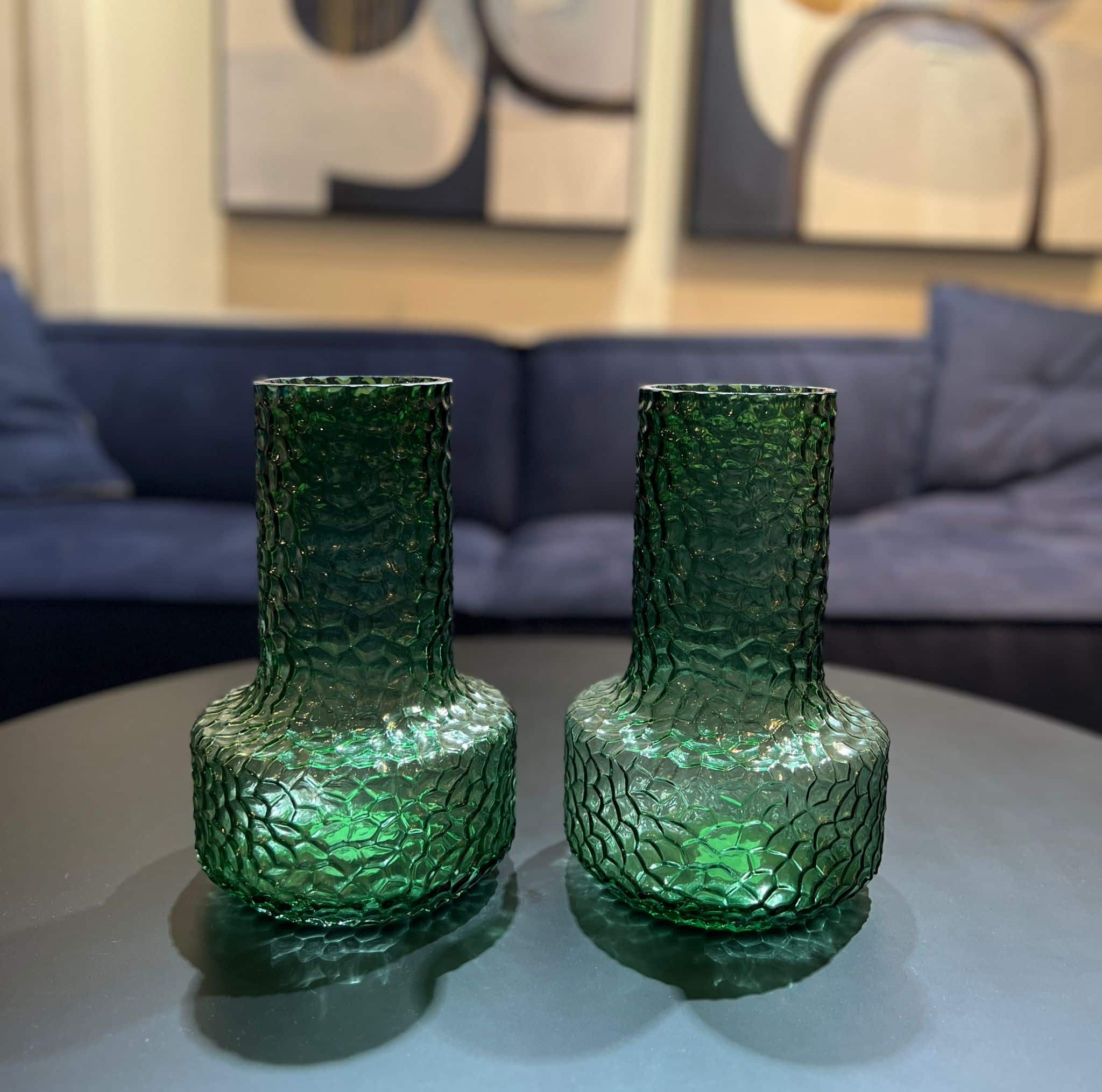 כד זכוכית ריקועים ירוק כהה בינוני דגם איקו כד זכוכית ריקועים ירוק כהה בינוני דגם איקו