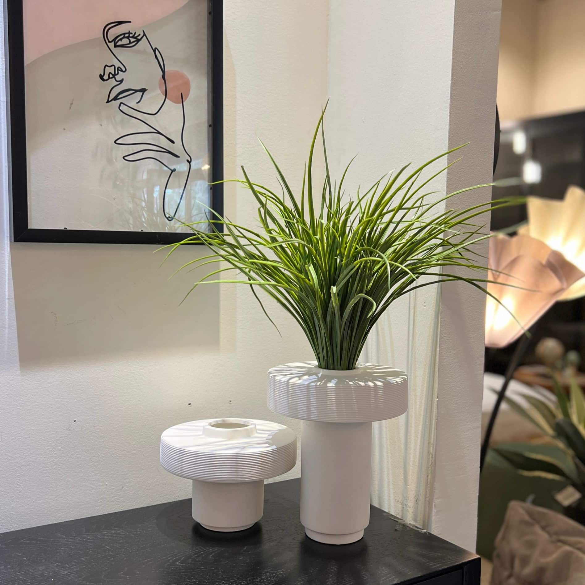 כד לבן רחב רגל צרה דגם איקו כד לבן רחב רגל צרה דגם איקו