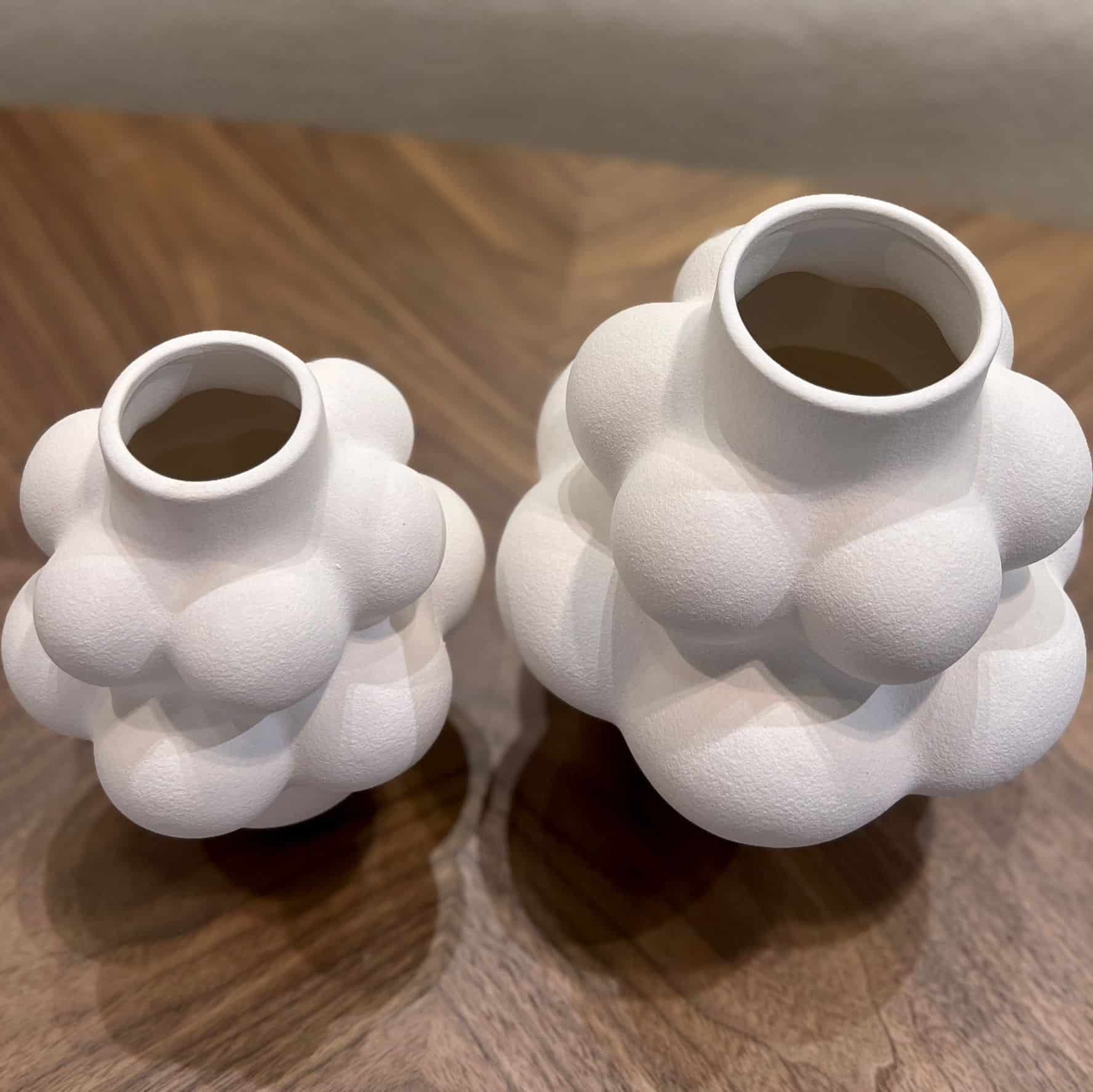 כד קרמיקה לבן בליטות עגול דגם איקו כד קרמיקה לבן בליטות עגול דגם איקו