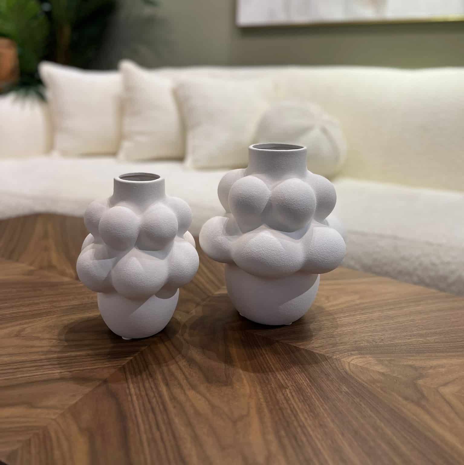 כד קרמיקה לבן בליטות עגול דגם איקו כד קרמיקה לבן בליטות עגול דגם איקו