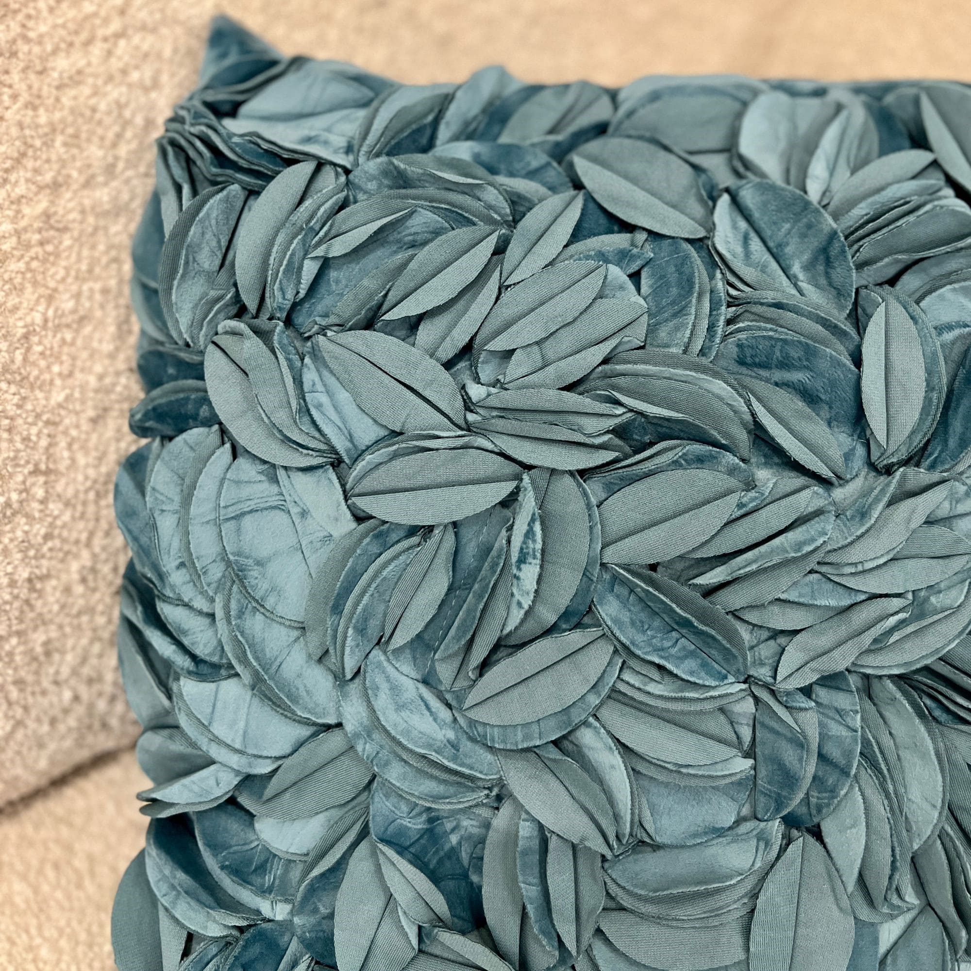 כרית מרובעת פרחים כחול עמוק דגם איקו- אחרונות חיסול מלאי!! כרית מרובעת פרחים כחול עמוק דגם איקו- אחרונות חיסול מלאי!!