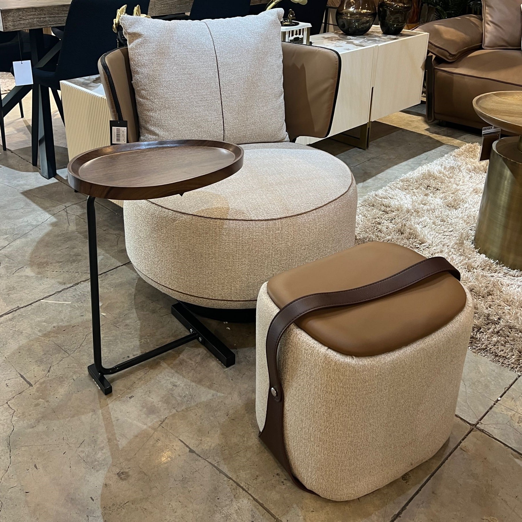 נשכן מגש ביצה אגוז אמריקאי רגל שחורה דגם איקו נשכן מגש ביצה אגוז אמריקאי רגל שחורה דגם איקו