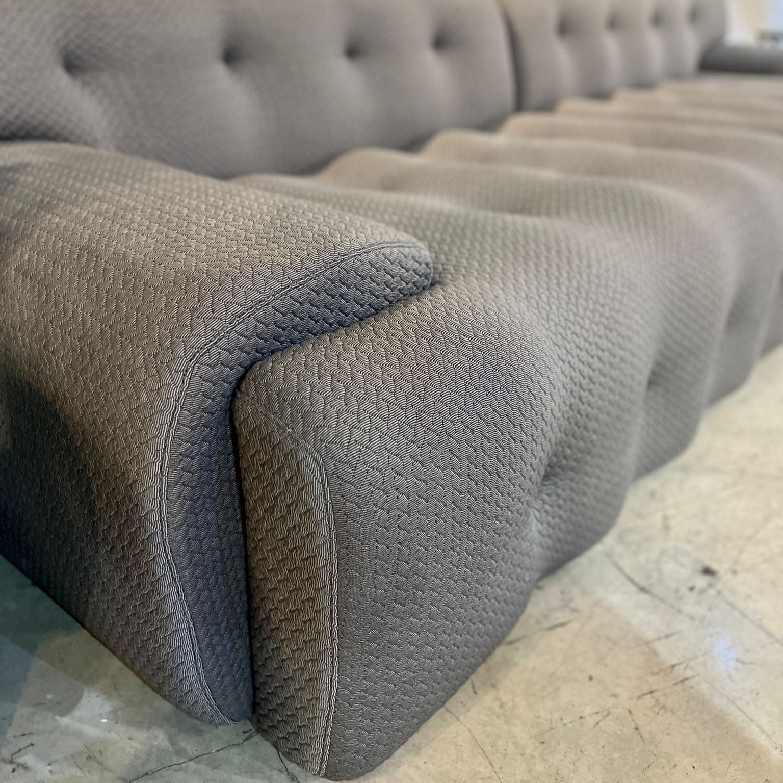 ספה מעוצבת רוסו דגם קימי 2.80 מטר שחור רך- אחרונה מתצוגה