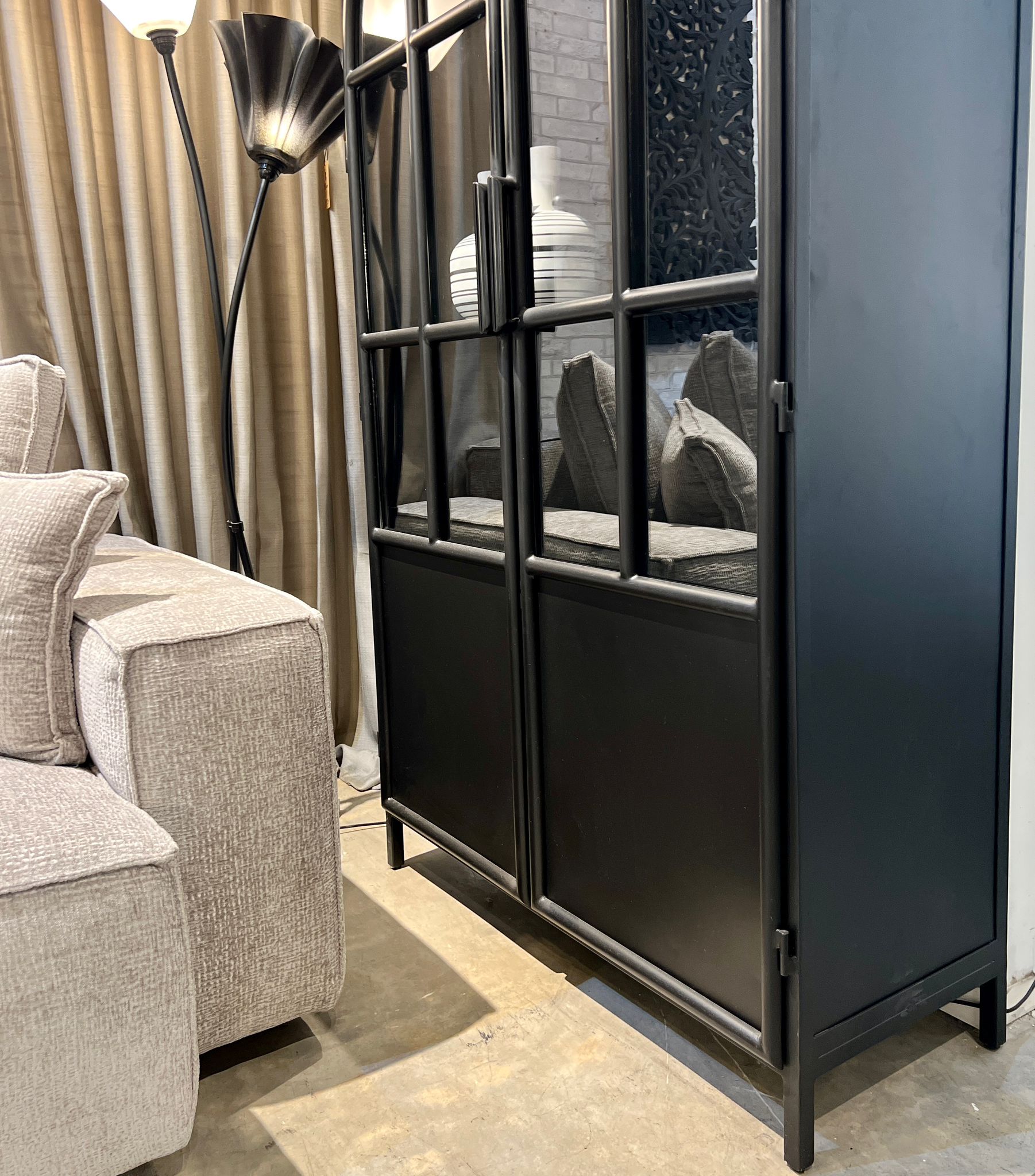 ויטרינה ראש עגול ברזל זכוכית גדולה חלק תחתון ברזל סגור דגם סוניל