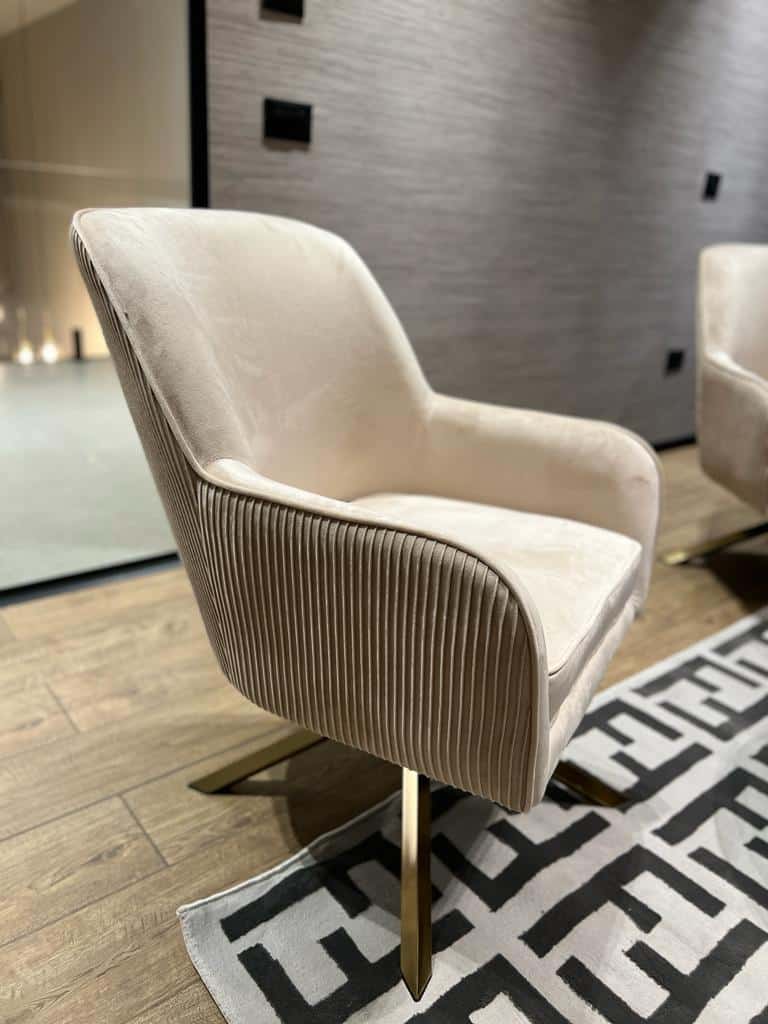 כורסא מסתובבת בז' במבצע מתצוגה!