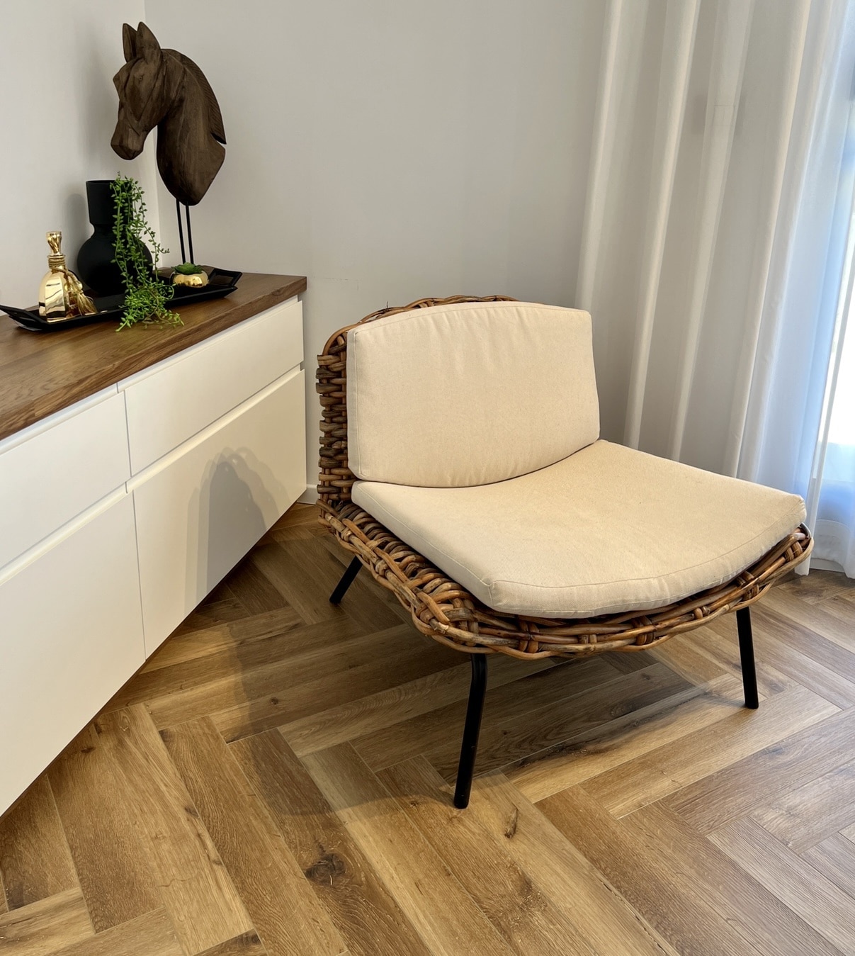 כורסא בוהו שיק בשילוב ראטן דגם ניו יורק כורסא בוהו שיק בשילוב ראטן דגם ניו יורק