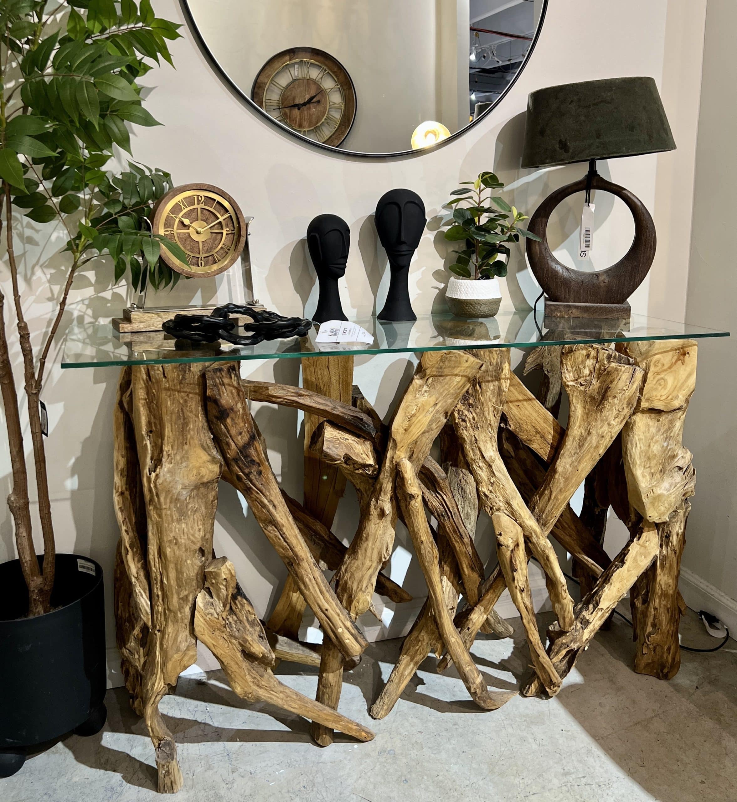 קונסולה דגם גלילה משורשים עם פלטה זכוכית קונסולה דגם גלילה משורשים עם פלטה זכוכית