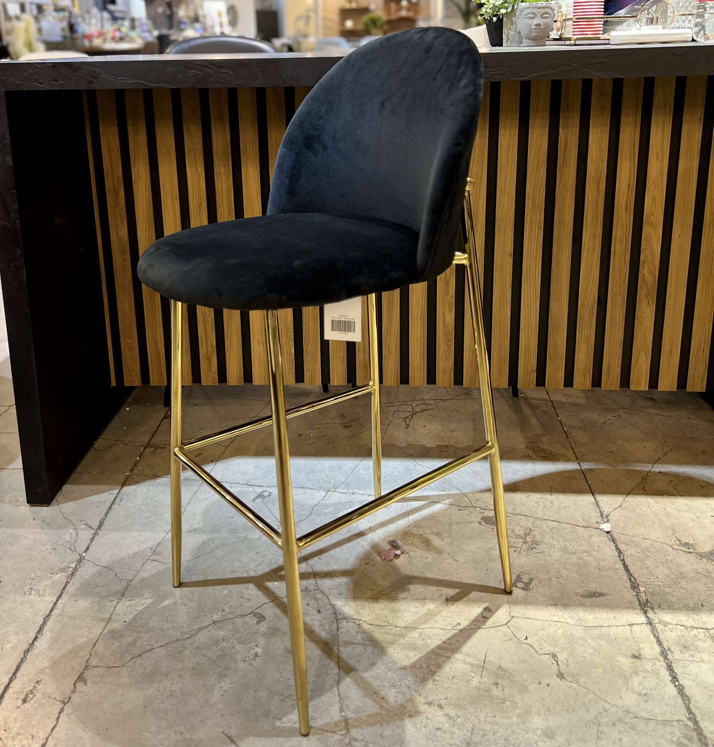 כיסא בר דגם רויאל קטיפה שחור רגל זהב כיסא בר דגם רויאל קטיפה שחור רגל זהב
