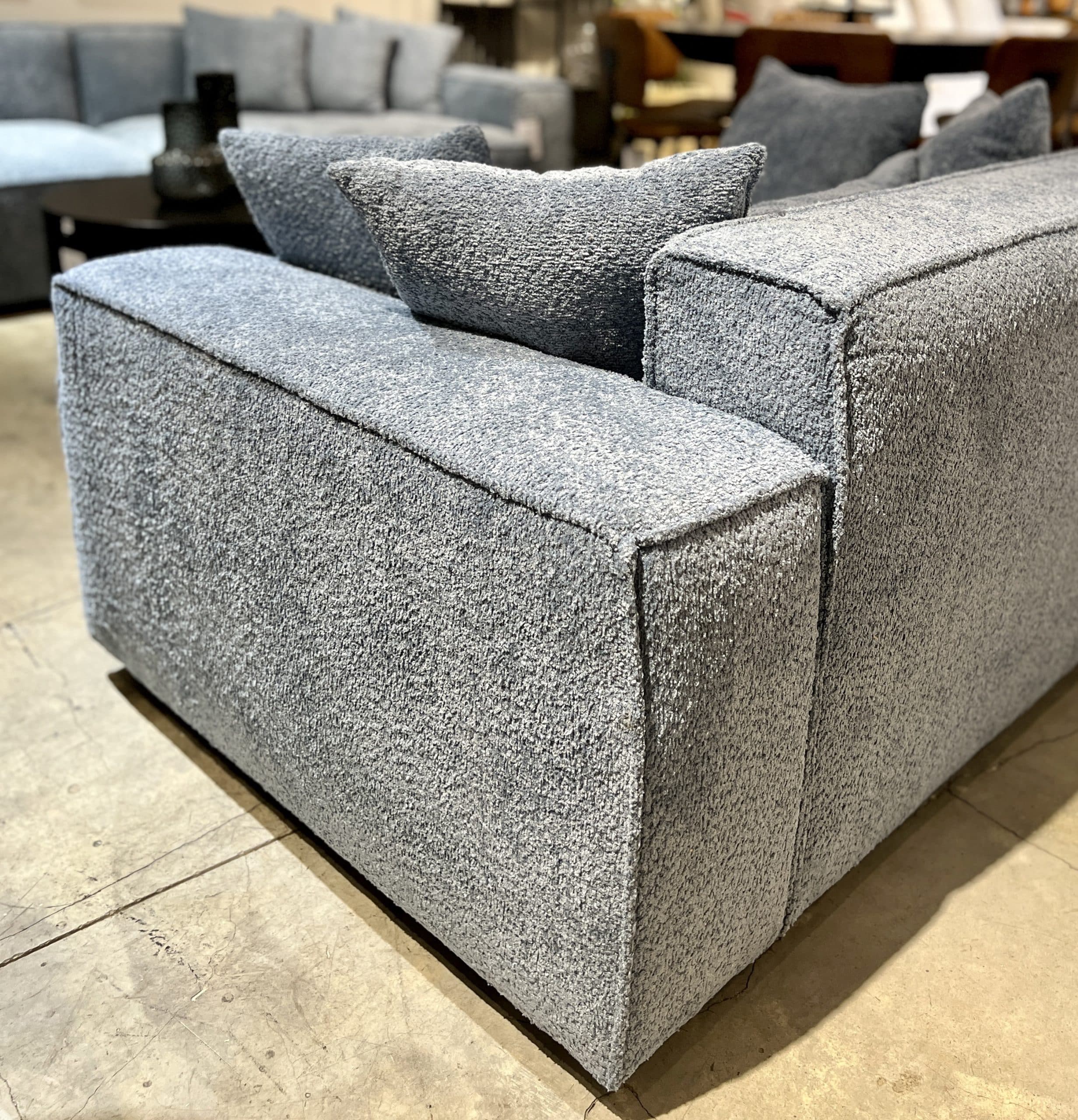 לאב סיט מעוצבת דגם לובר- עיצוב אישי לאב סיט מעוצבת דגם לובר- עיצוב אישי