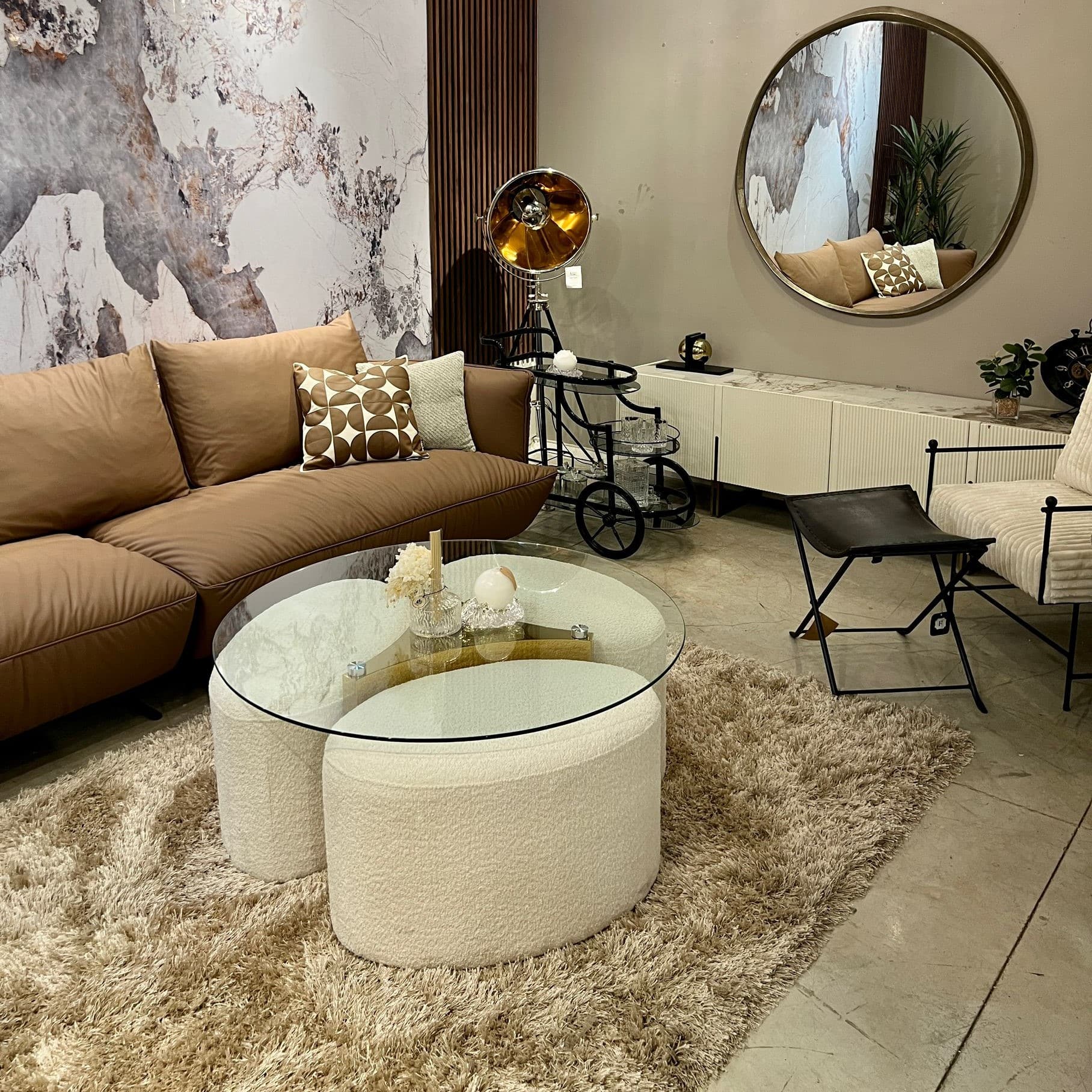 סט שולחן זכוכית + 3 הדומים מרופדים פורצלן