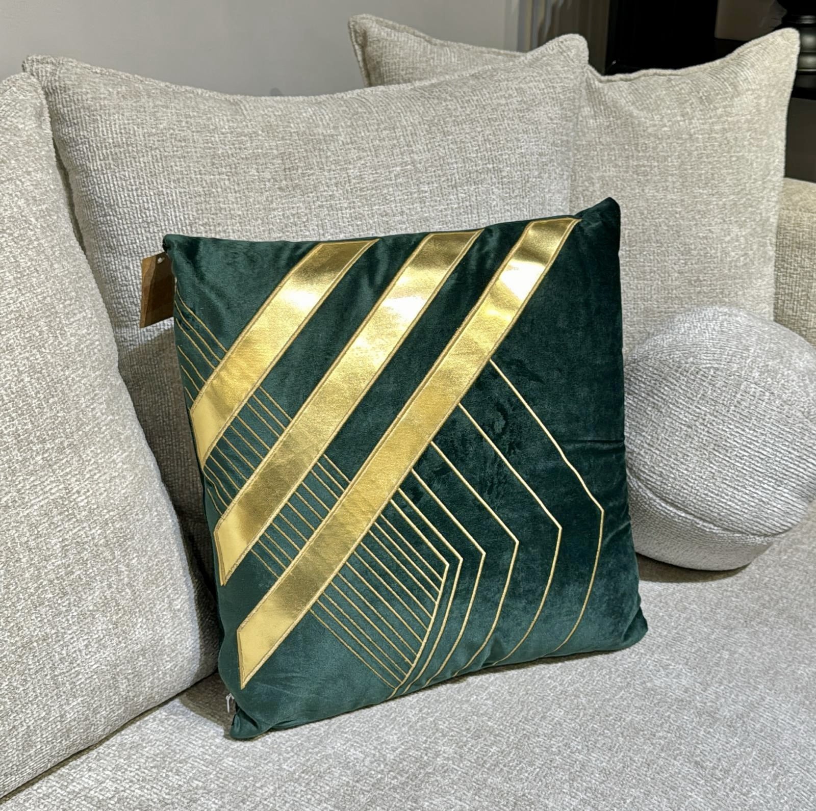 כרית נוי דגם אליס גולד גרין 45/45