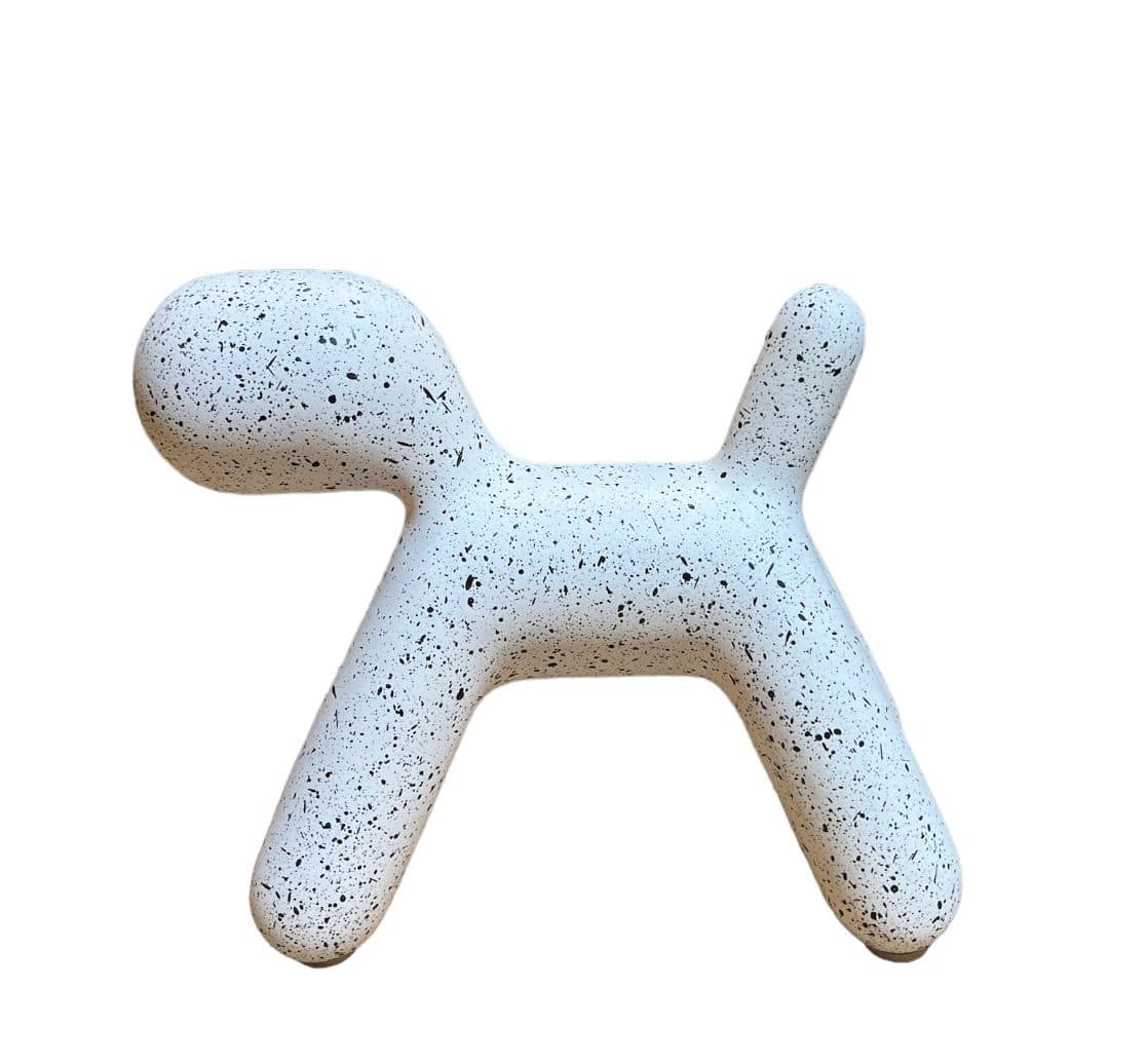 פסל כלב דניש לבן נקודות שחורות סגנון שיש דגם אליס פסל כלב דניש לבן נקודות שחורות סגנון שיש דגם אליס