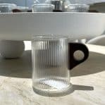 כוס זכוכית פסים עגולה ידית עץ 300 מ״ל דגם איקו