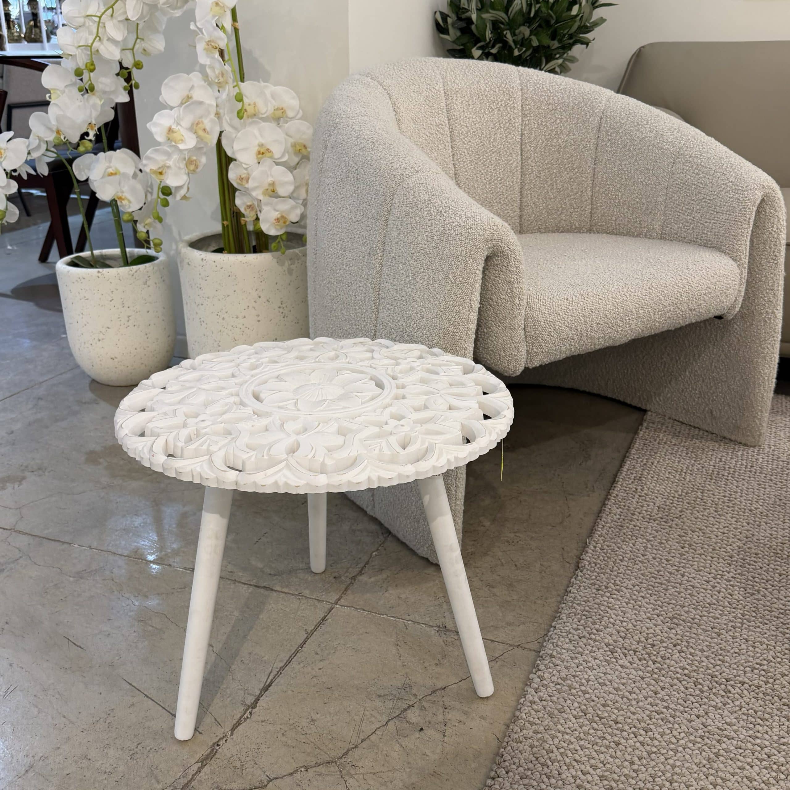 שולחן צד משרביה פרח לבן - חיסול מלאי!!