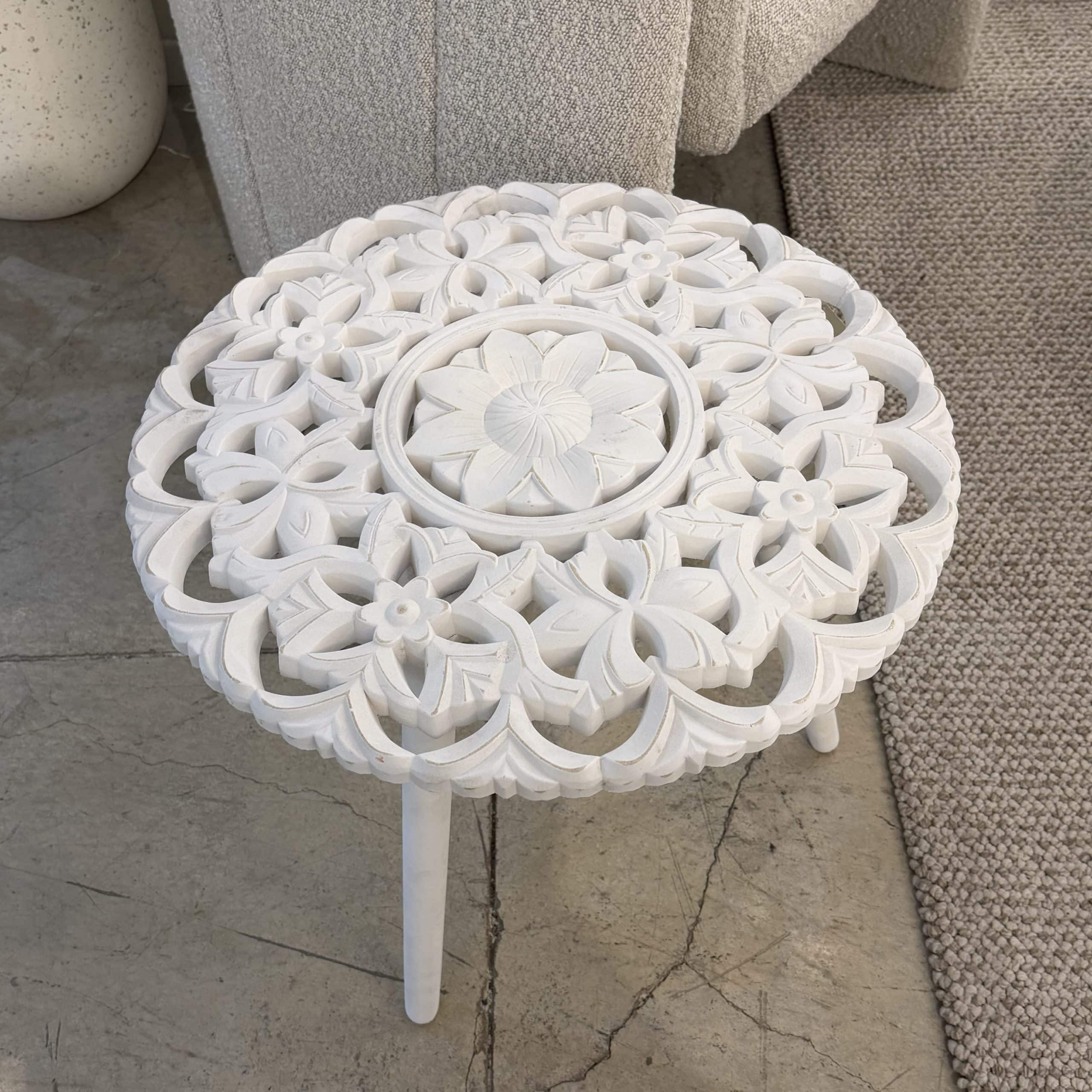 שולחן צד משרביה פרח לבן - חיסול מלאי!!