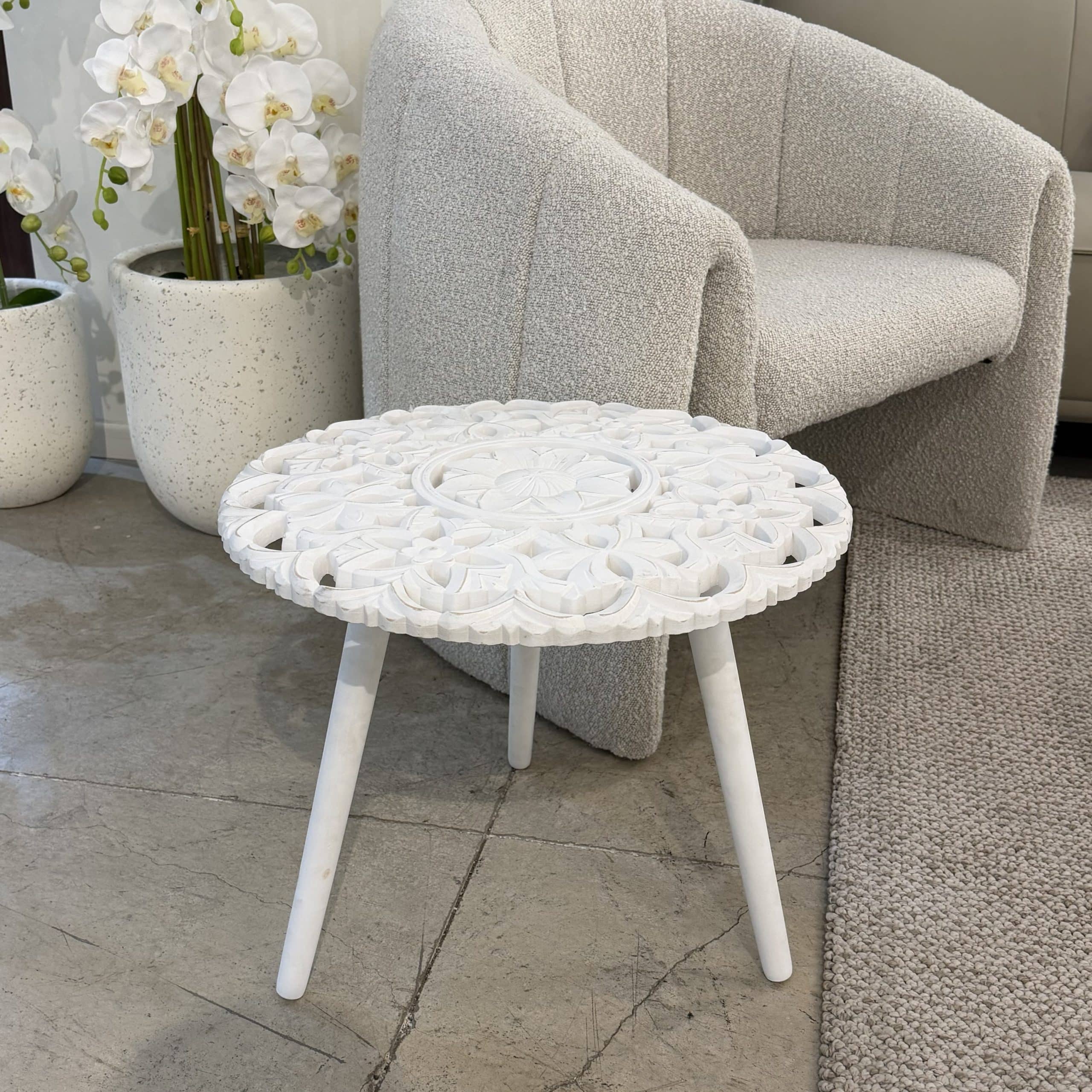 שולחן צד משרביה פרח לבן - חיסול מלאי!!