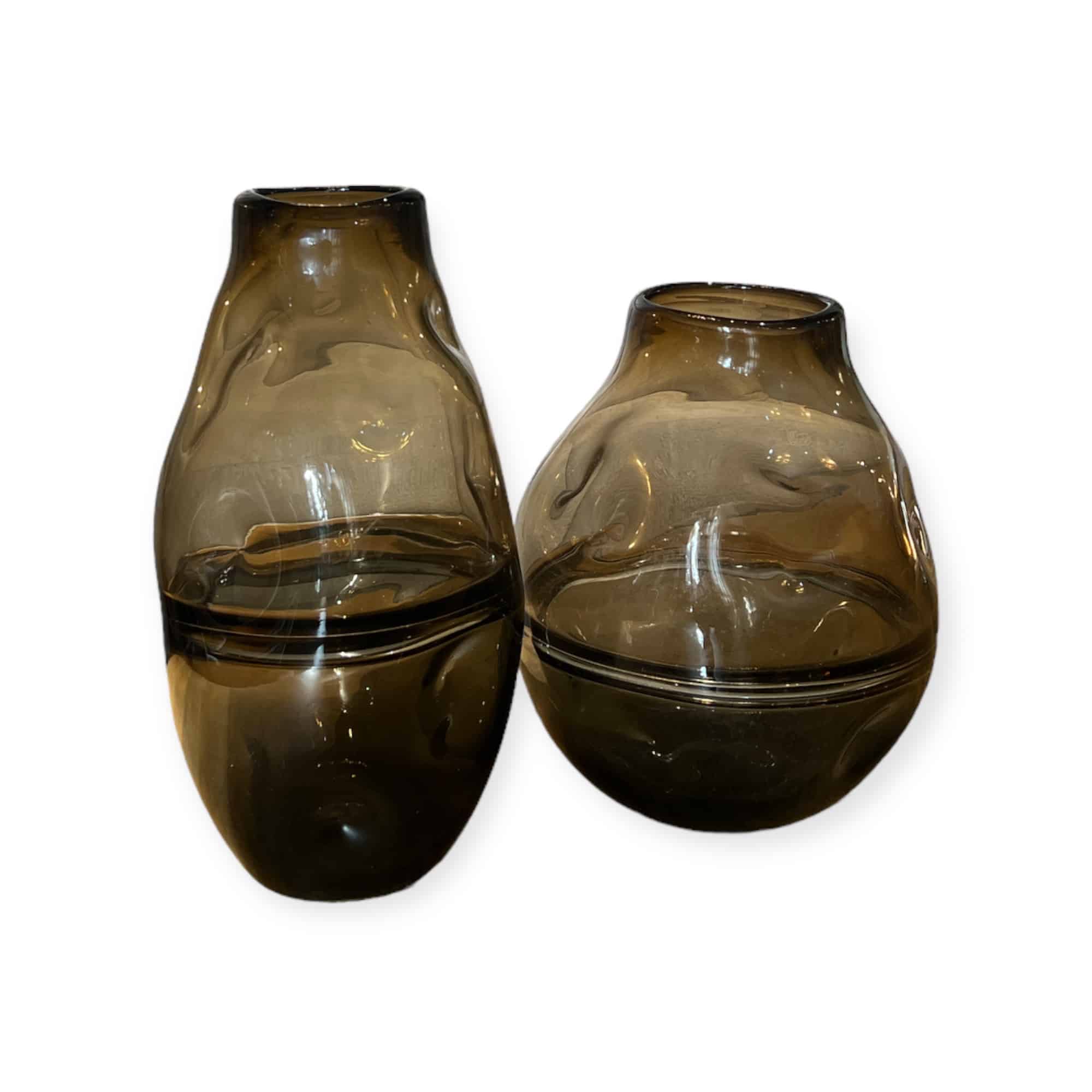 כד זכוכית חום שחור עבודת יד דגם איקו כד זכוכית חום שחור עבודת יד דגם איקו