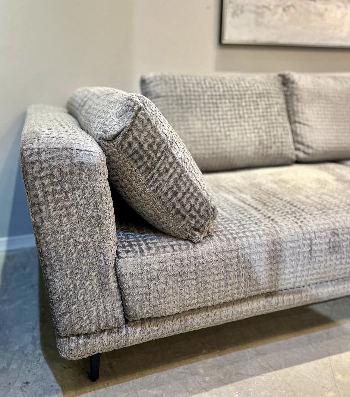 ספה אפורה מתצוגה!