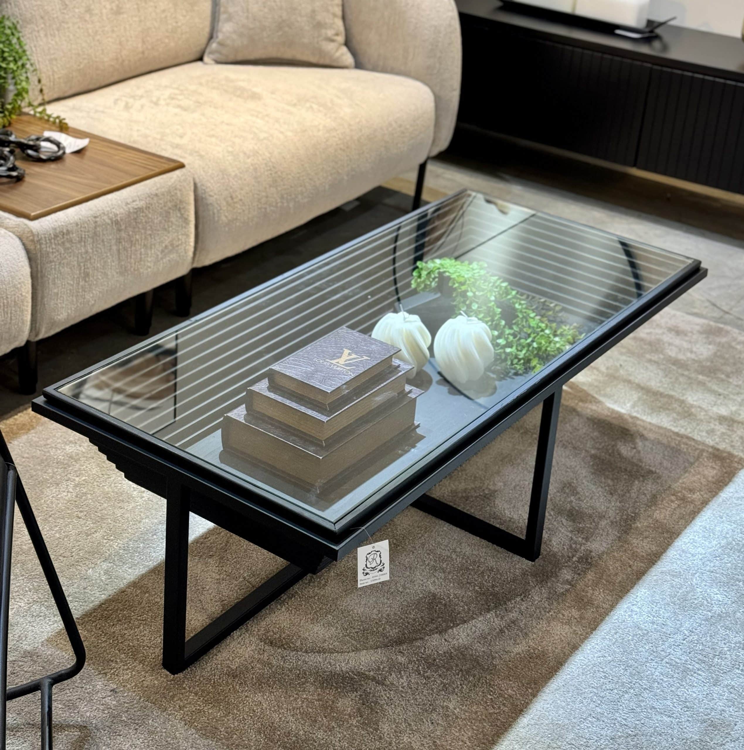 שולחן סלון פירמידה שחור