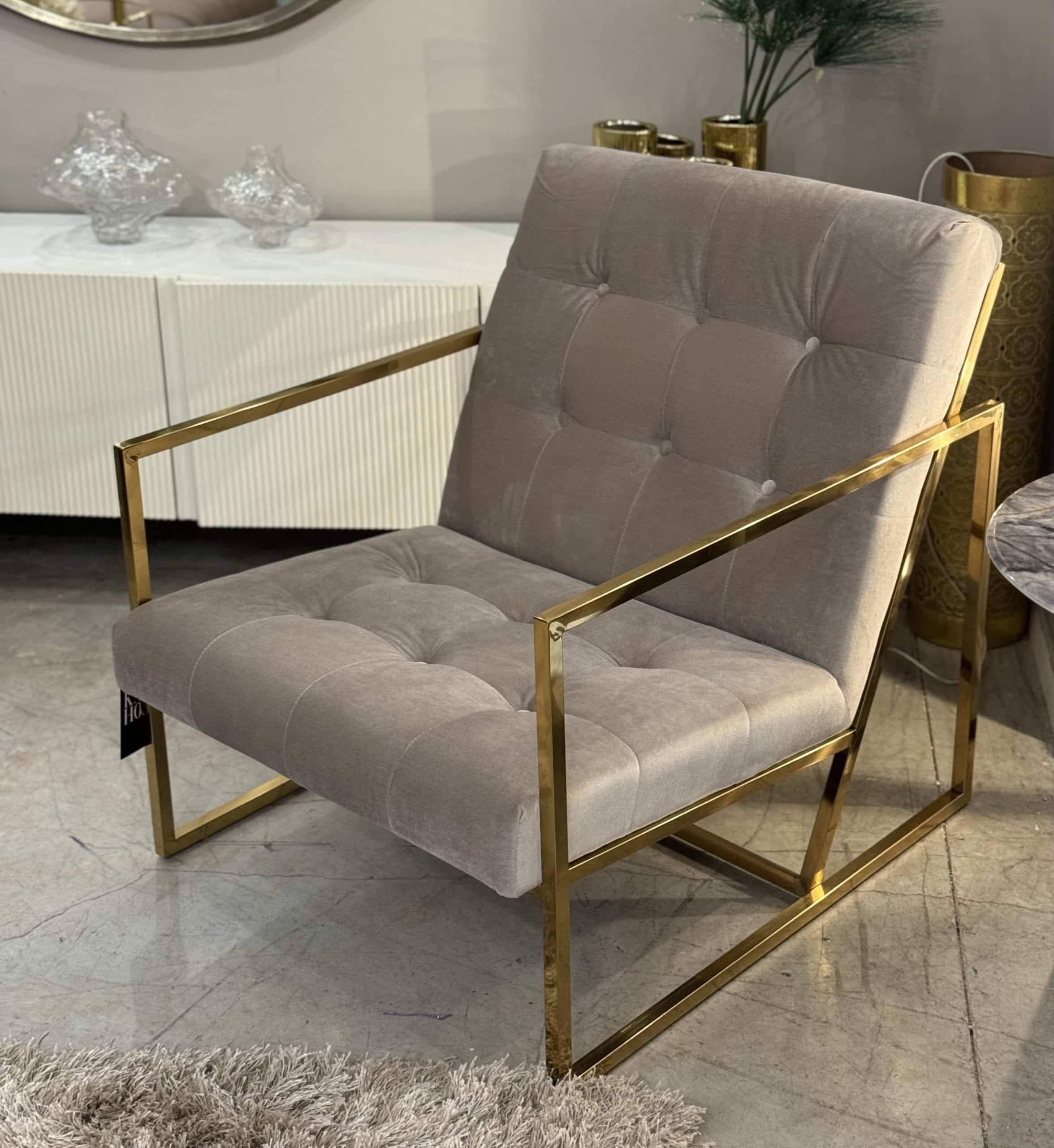 כורסא יוקרתית ידיות זהב בבד קטיפה שמנת דגם רום