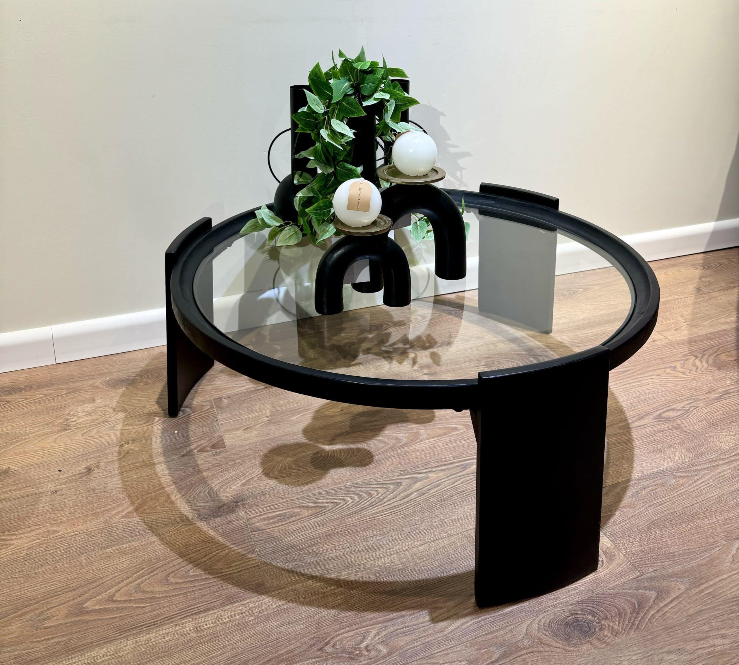 שולחן עגול מסגרת שחורה זכוכית רגל ברזל דגם וודרוני יבוא שולחן עגול מסגרת שחורה זכוכית רגל ברזל דגם וודרוני יבוא