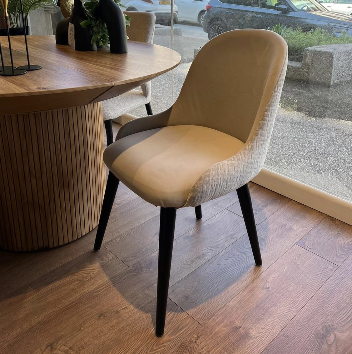 כיסא מעוצב דגם קולומביה כיסא מעוצב דגם קולומביה