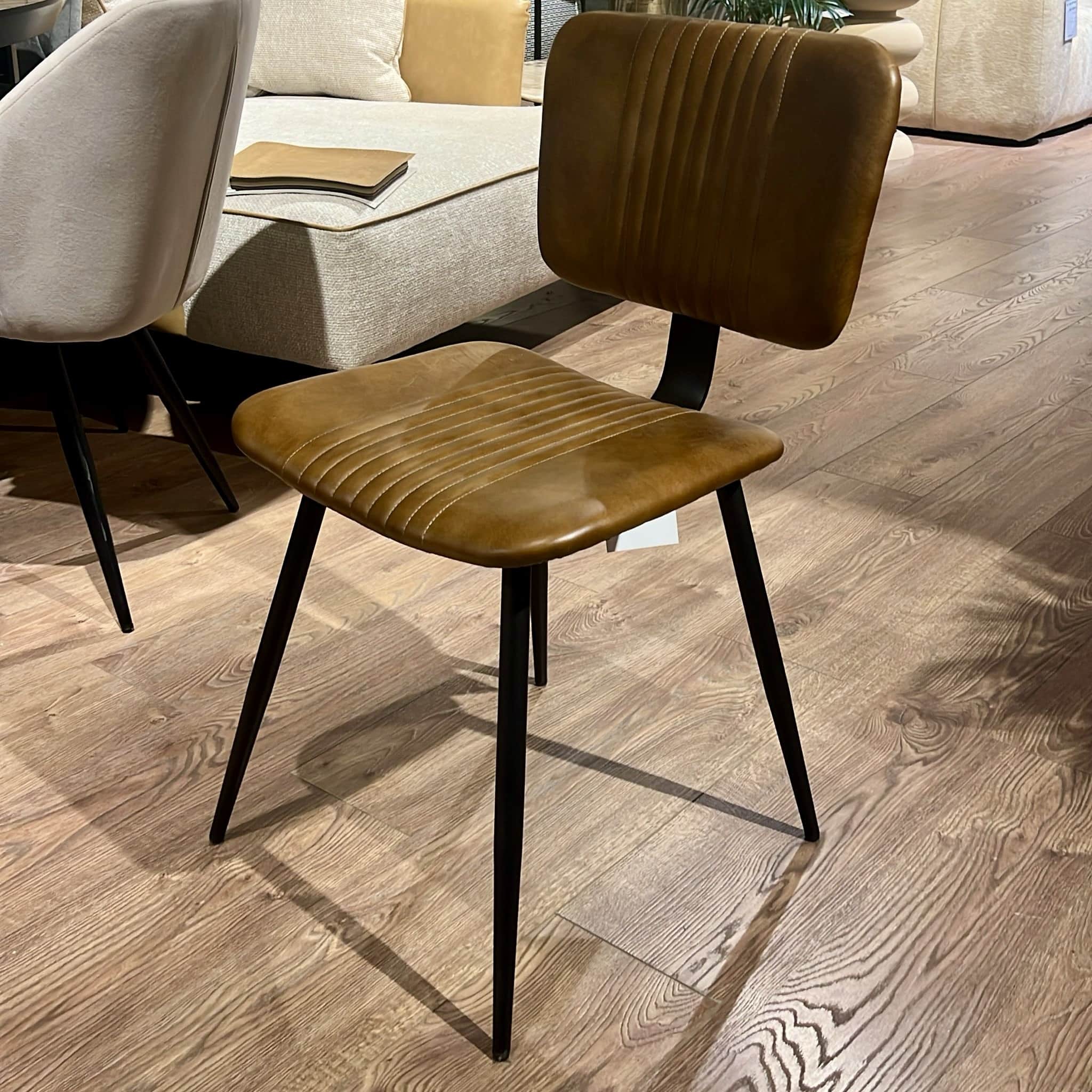 כסא פינת אוכל עור חום דגם סוקרטס - חיסול!