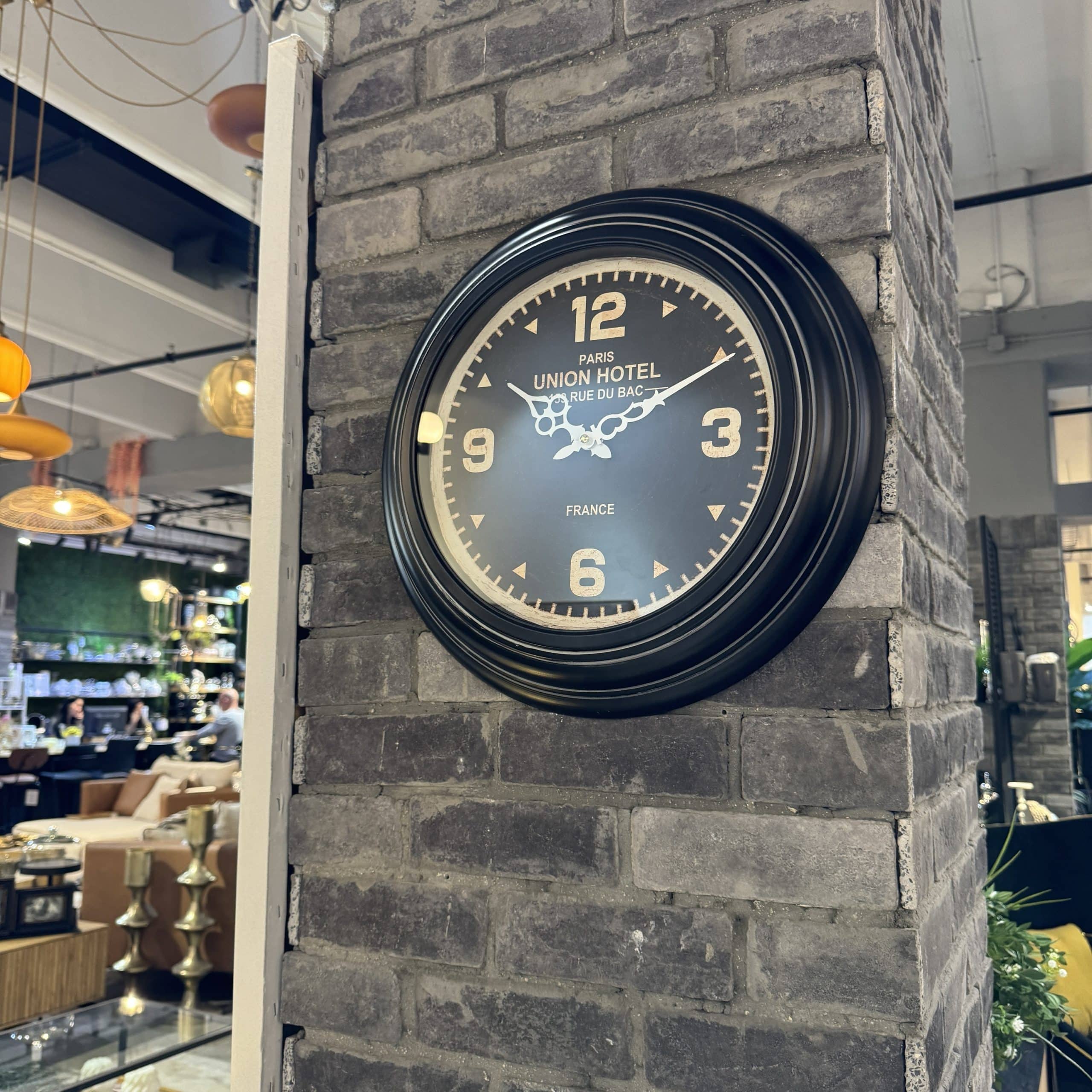 שעון מסגרת שחורה מחוגים וינטאג׳ 45 ס״מ דגם איקו שעון מסגרת שחורה מחוגים וינטאג׳ 45 ס״מ דגם איקו