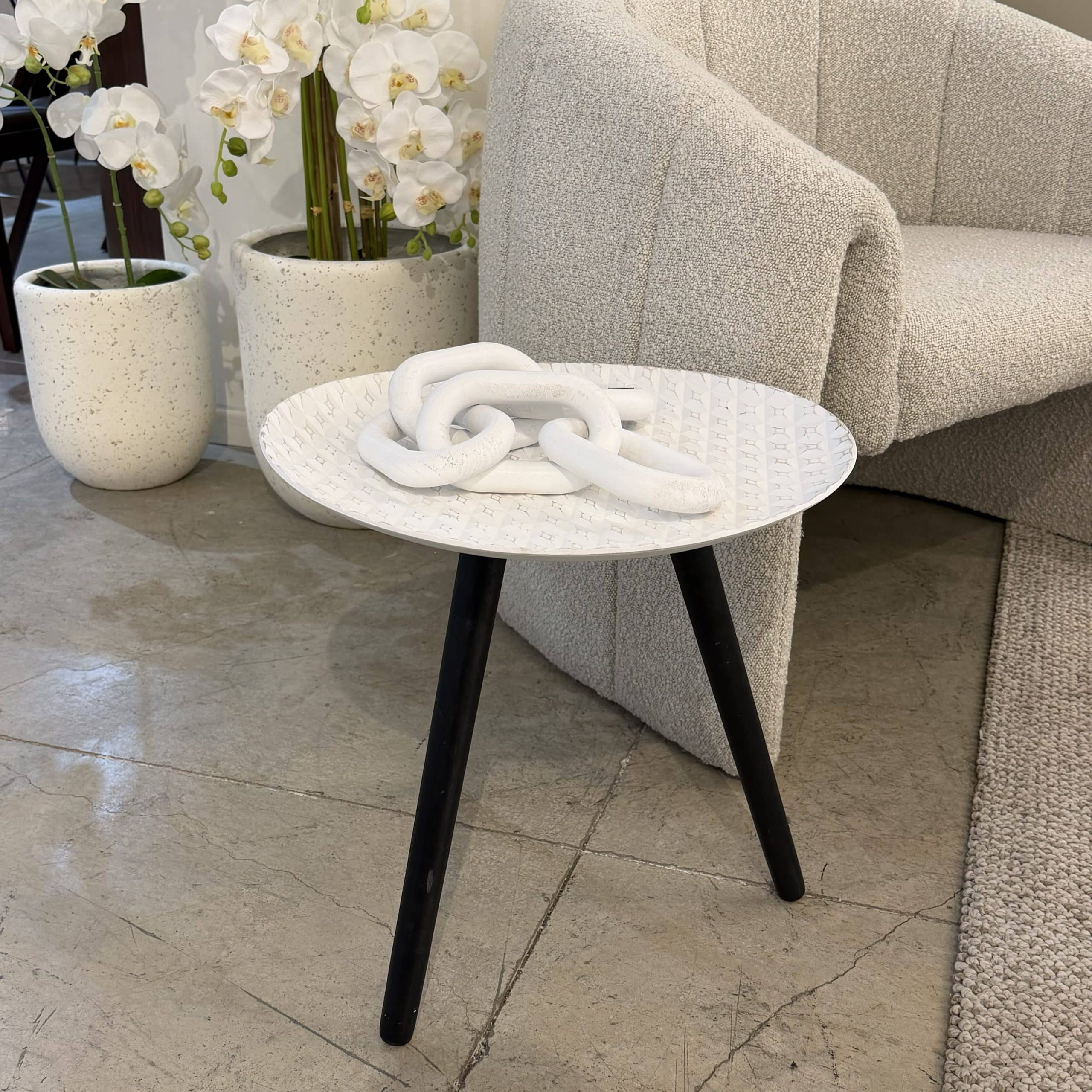 שולחן צד מעוצב משרביה יהלומים לבן - חיסול מתצוגה!