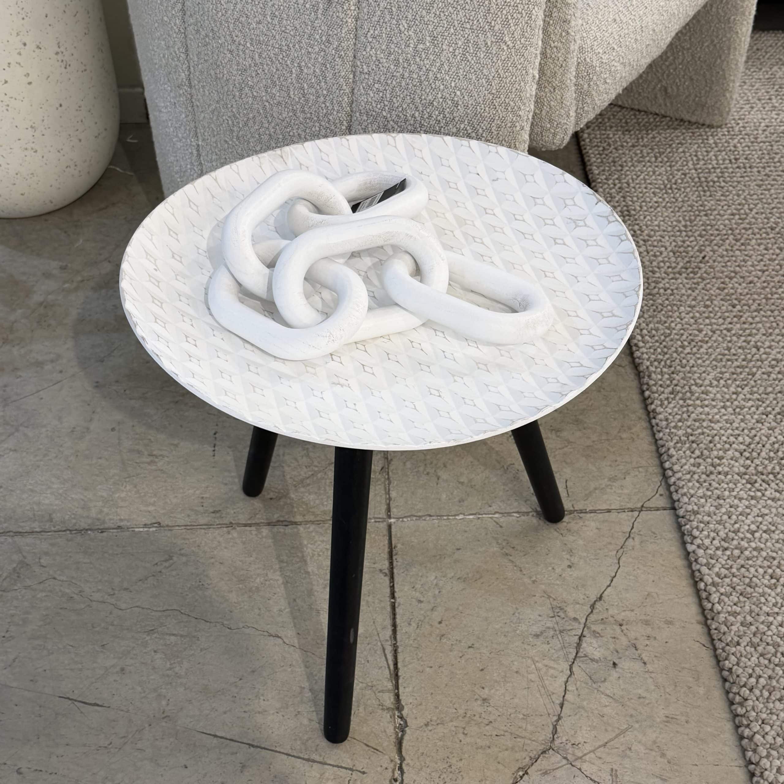 שולחן צד מעוצב משרביה יהלומים לבן - חיסול מתצוגה!