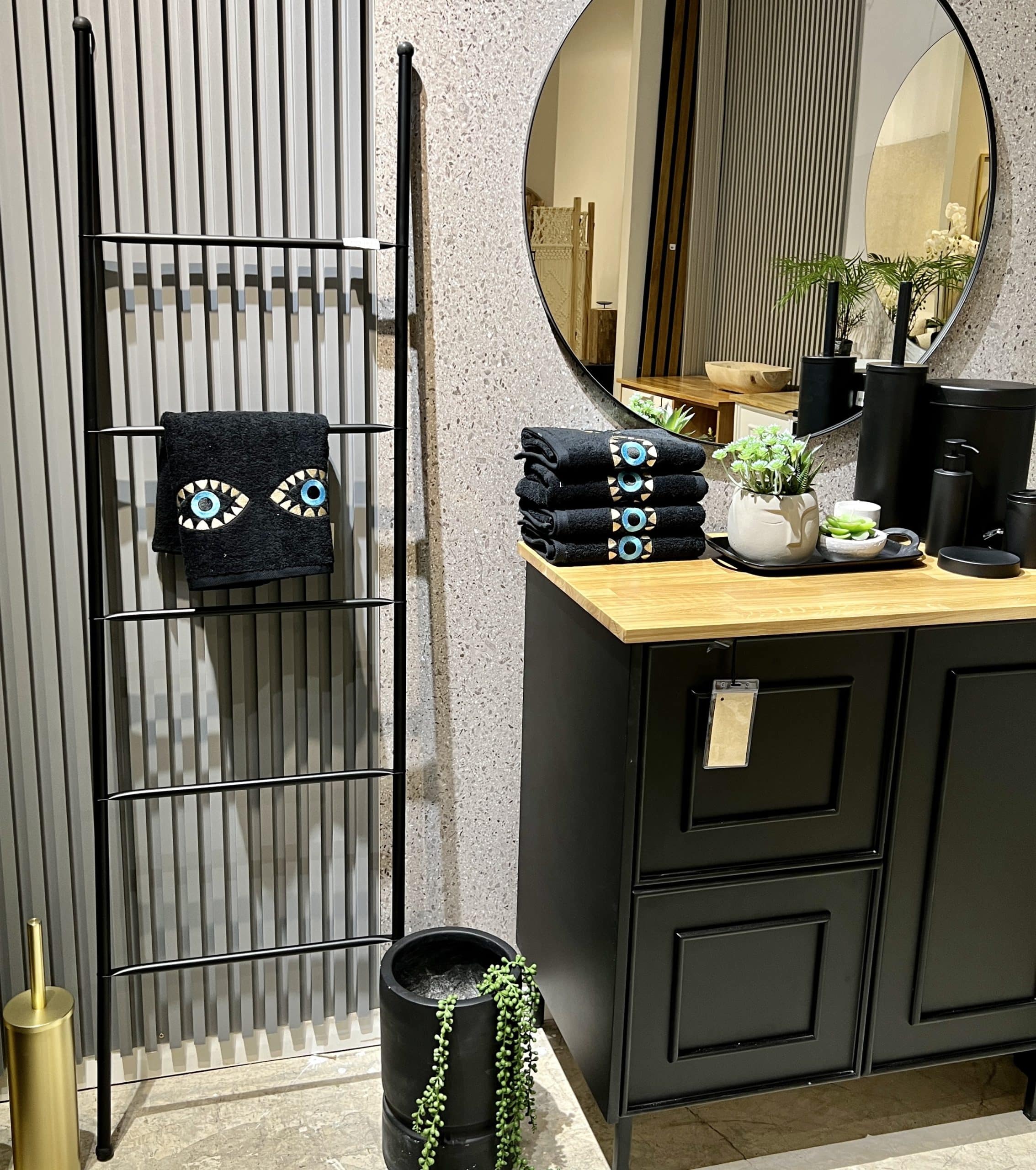 מעמד למגבות סולם מתכת גולי