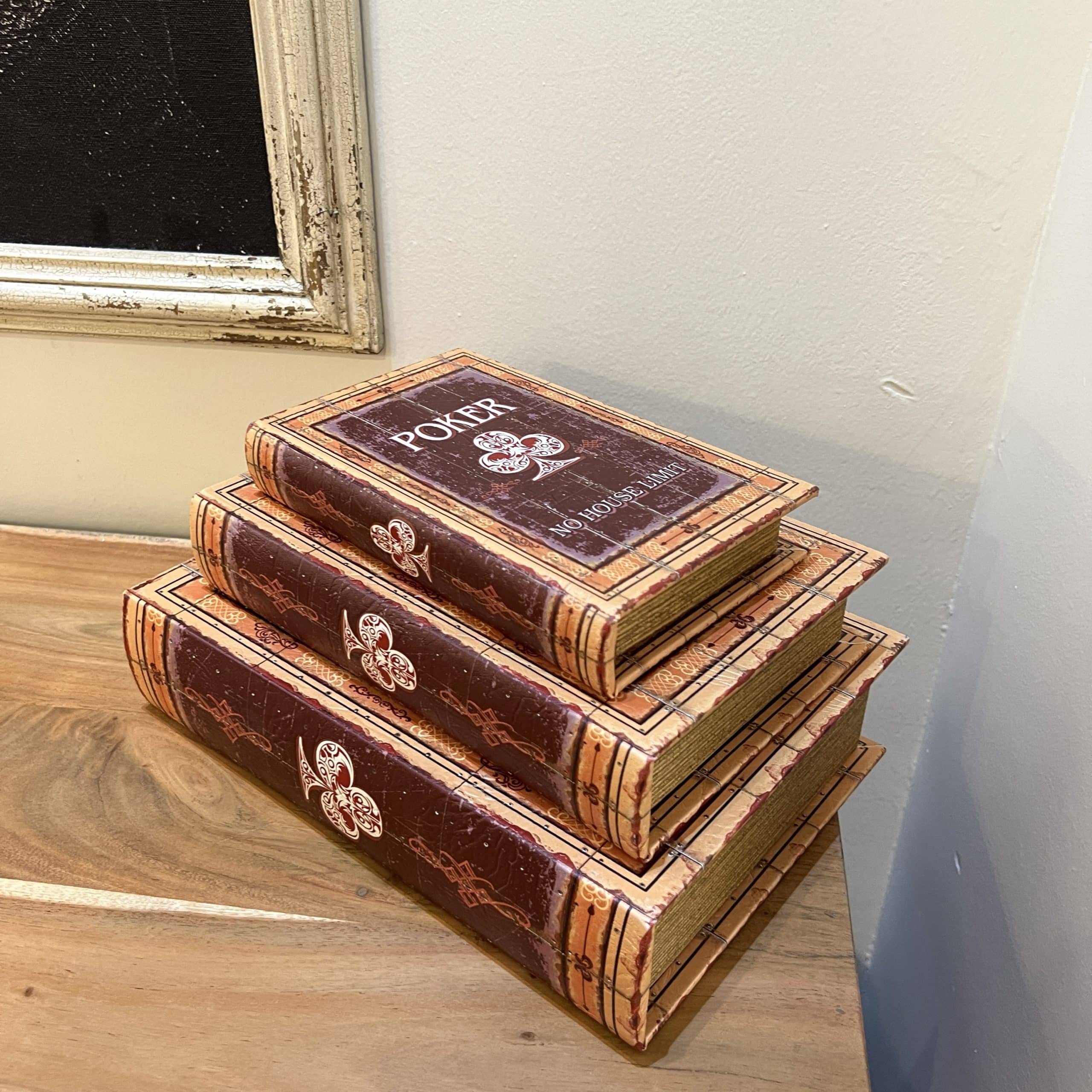 ספר פוקר עם אחסון ספר פוקר עם אחסון