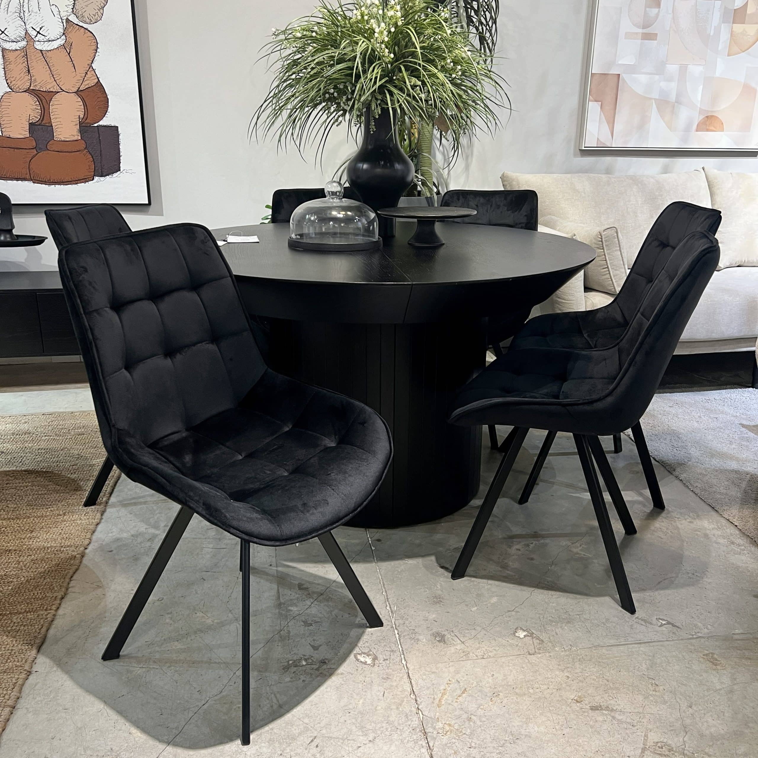 כיסא מעוצב מרופד בבד קטיפה שחור דגם נאפולי