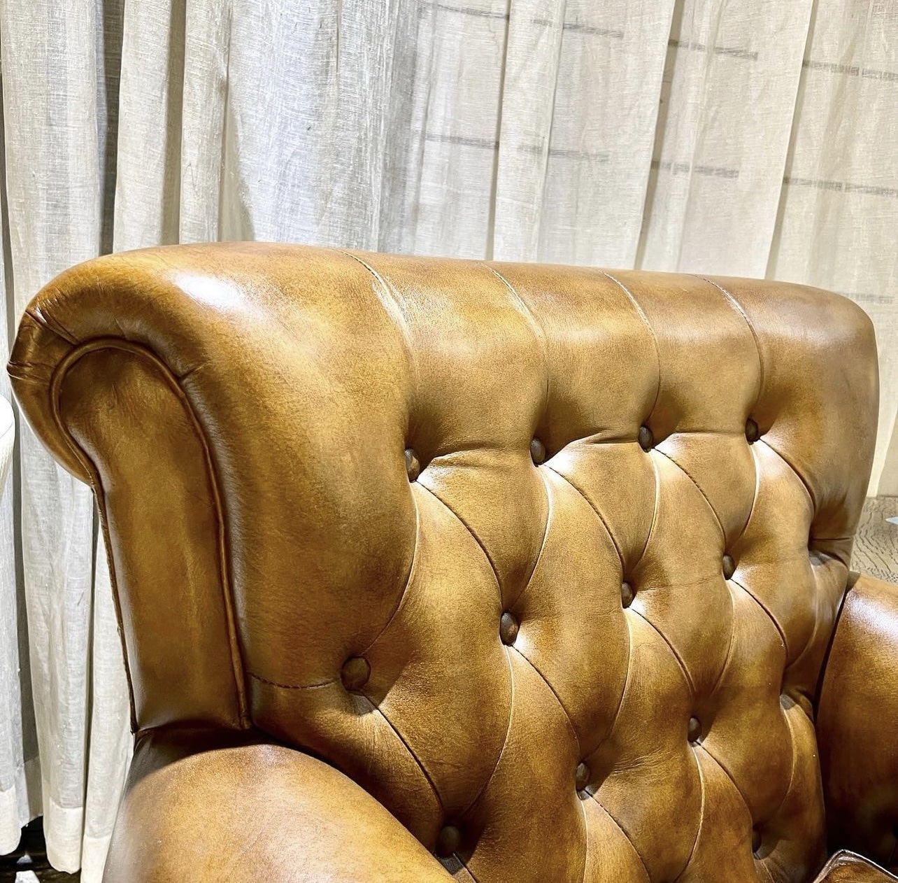 כורסא דגם אשוק עור קפיטונז חום