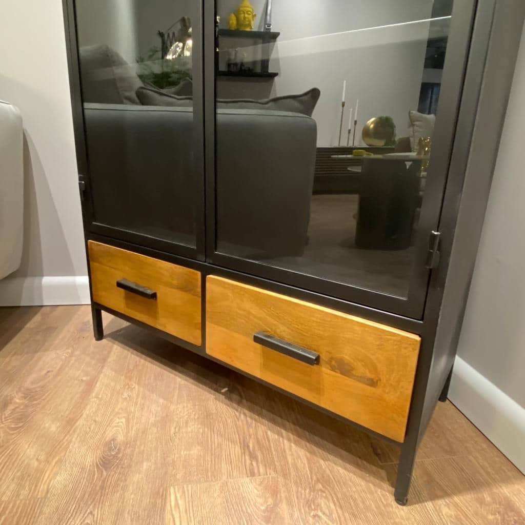 ויטרינה ברזל זכוכית ומגירות עץ דגם סוניל - אחרונה במלאי! ויטרינה ברזל זכוכית ומגירות עץ דגם סוניל - אחרונה במלאי!