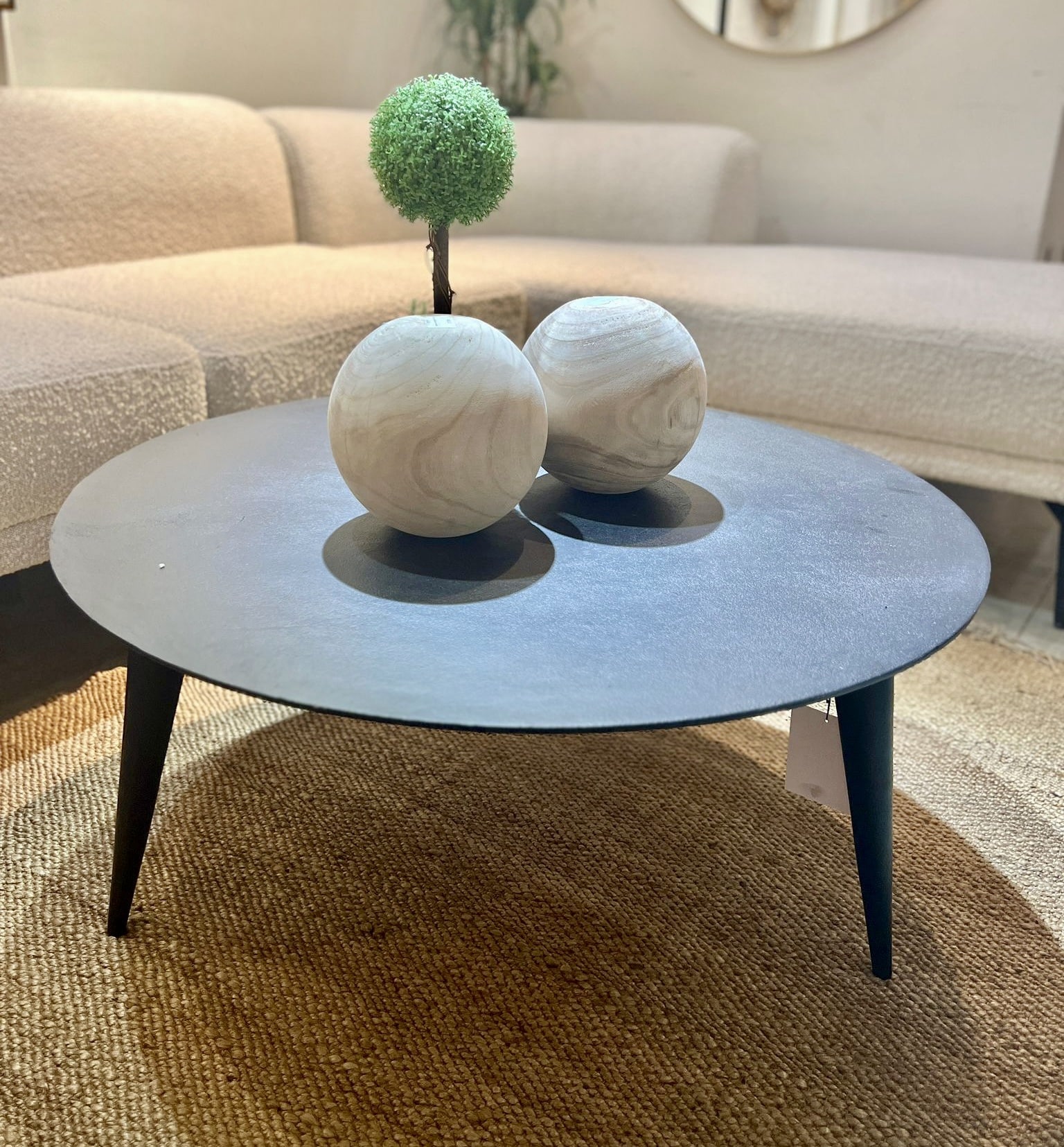 שולחן סלון עגול ברזל דגם רויאל -SALE שולחן סלון עגול ברזל דגם רויאל -SALE