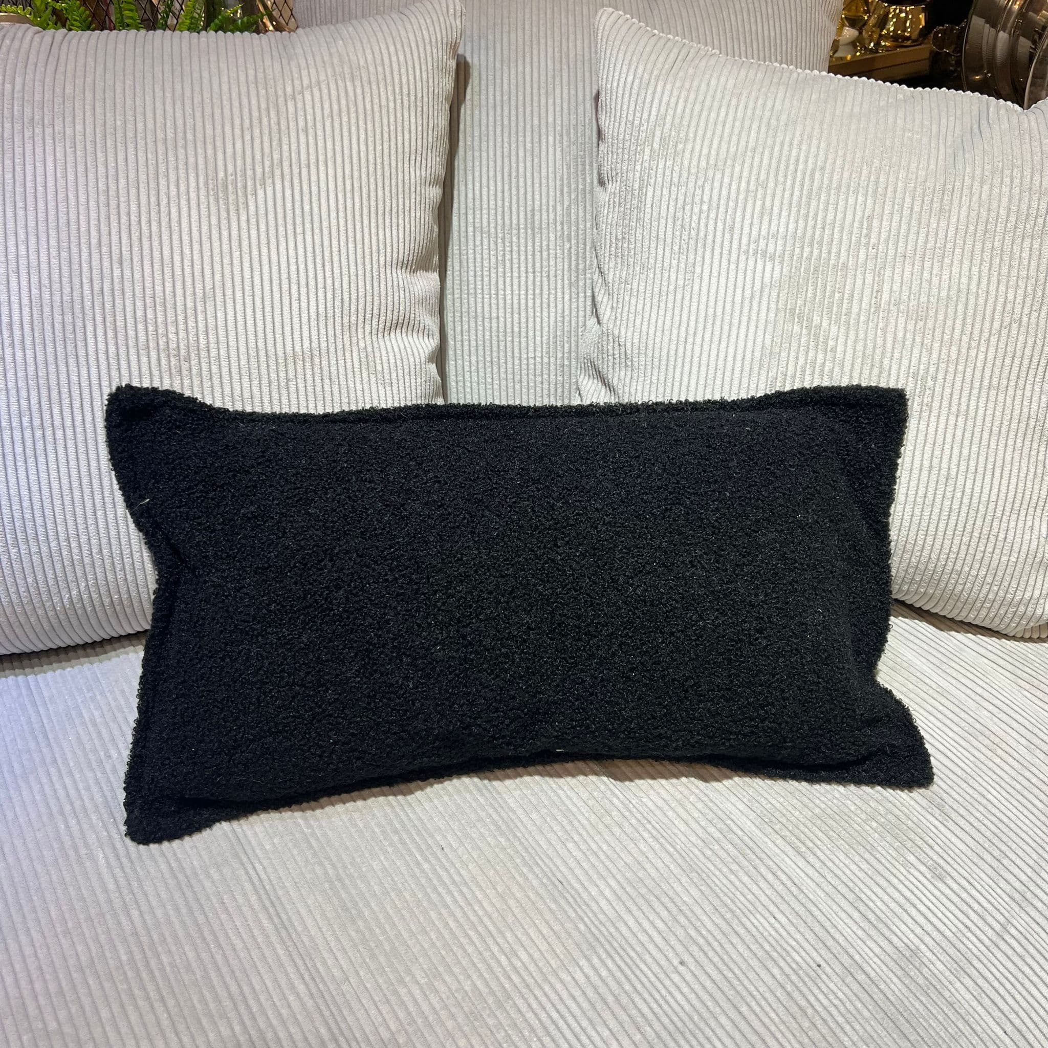 כרית נוי מלבנית דגם בלאק בוקלה