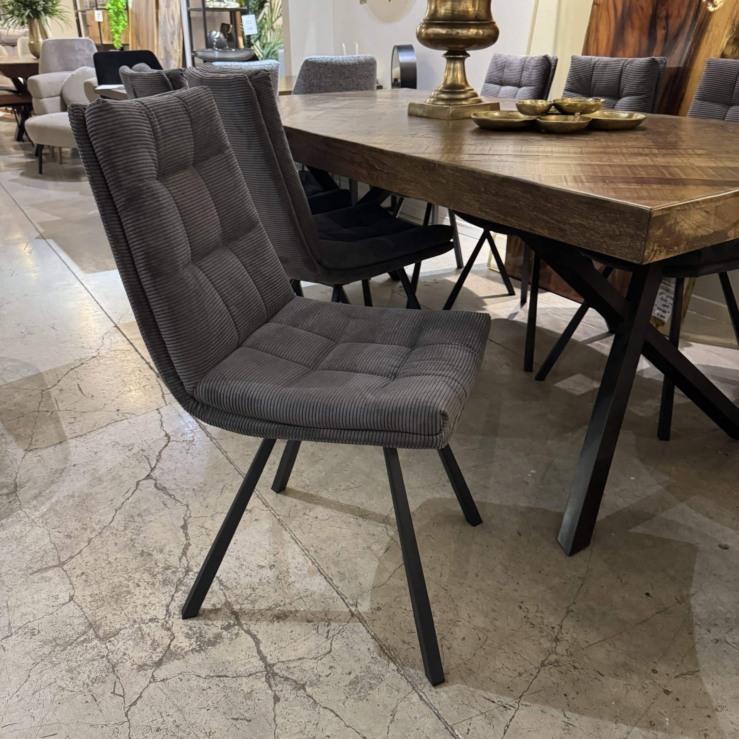 כיסא פינת אוכל אפור כהה ריבועים מפנק מושב ומשענת כפולה דגם 5141 כיסא פינת אוכל אפור כהה ריבועים מפנק מושב ומשענת כפולה דגם 5141