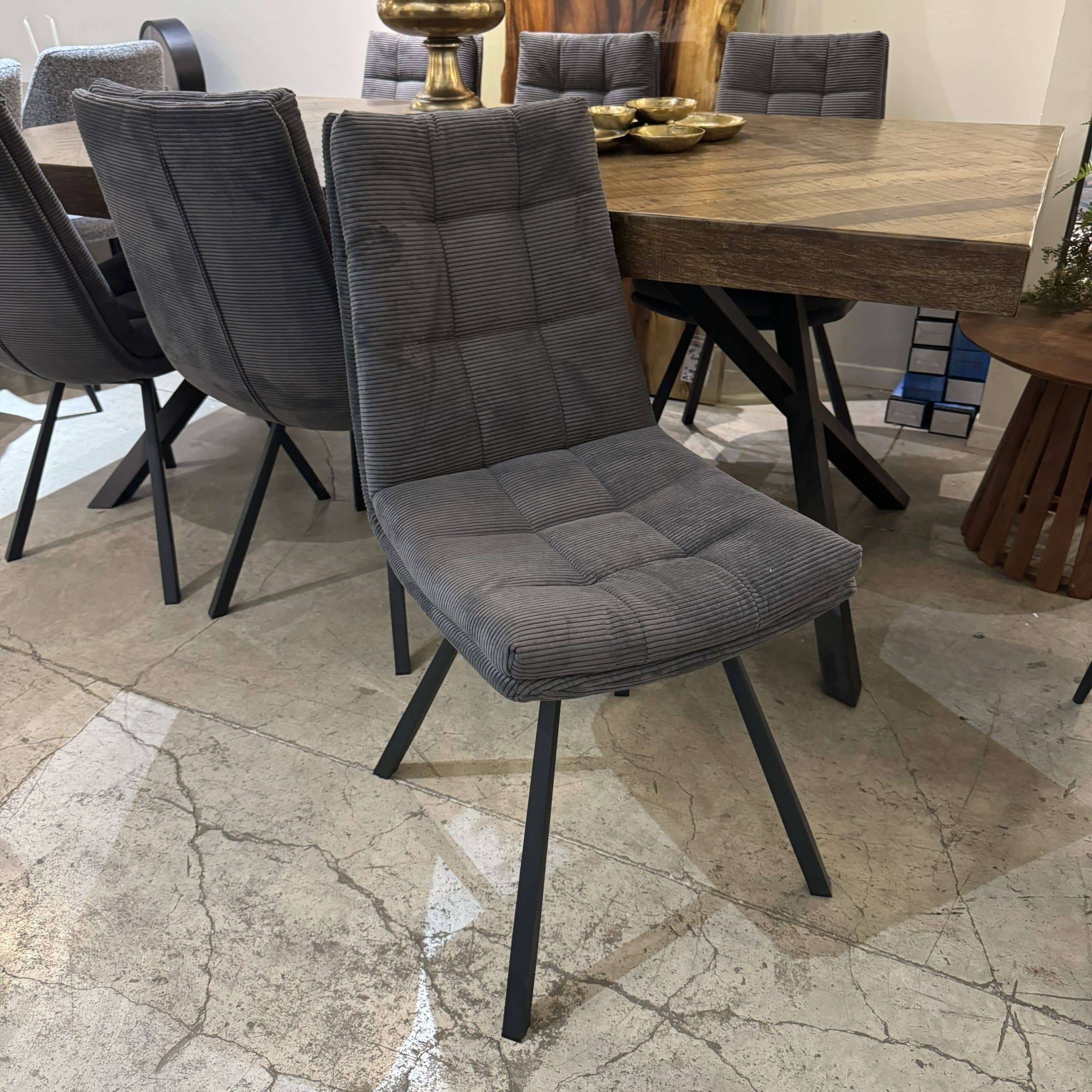 כיסא פינת אוכל אפור כהה ריבועים מפנק מושב ומשענת כפולה דגם 5141 כיסא פינת אוכל אפור כהה ריבועים מפנק מושב ומשענת כפולה דגם 5141