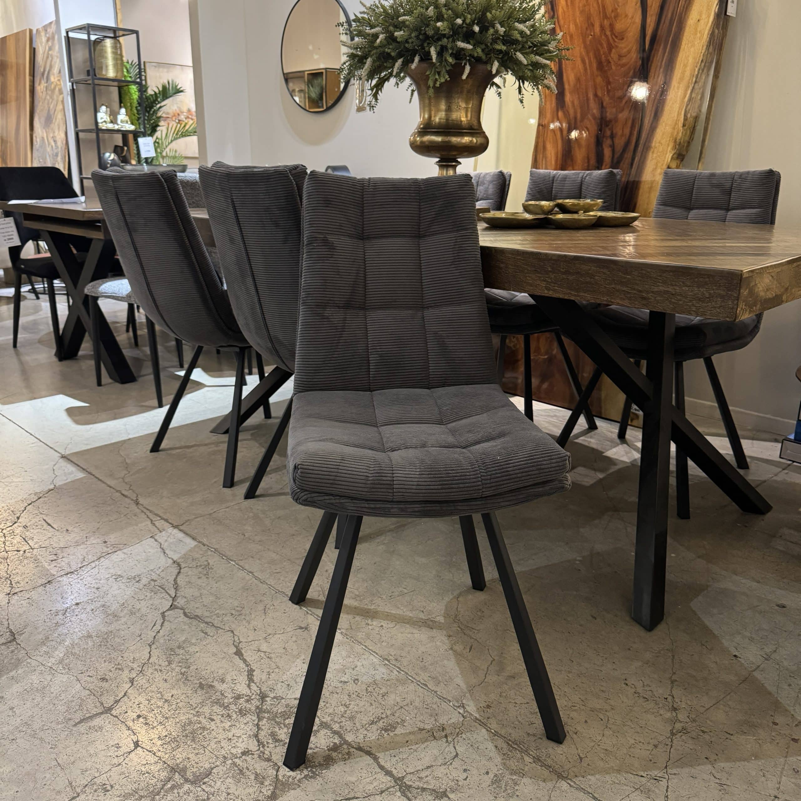 כיסא פינת אוכל אפור כהה ריבועים מפנק מושב ומשענת כפולה דגם 5141 כיסא פינת אוכל אפור כהה ריבועים מפנק מושב ומשענת כפולה דגם 5141