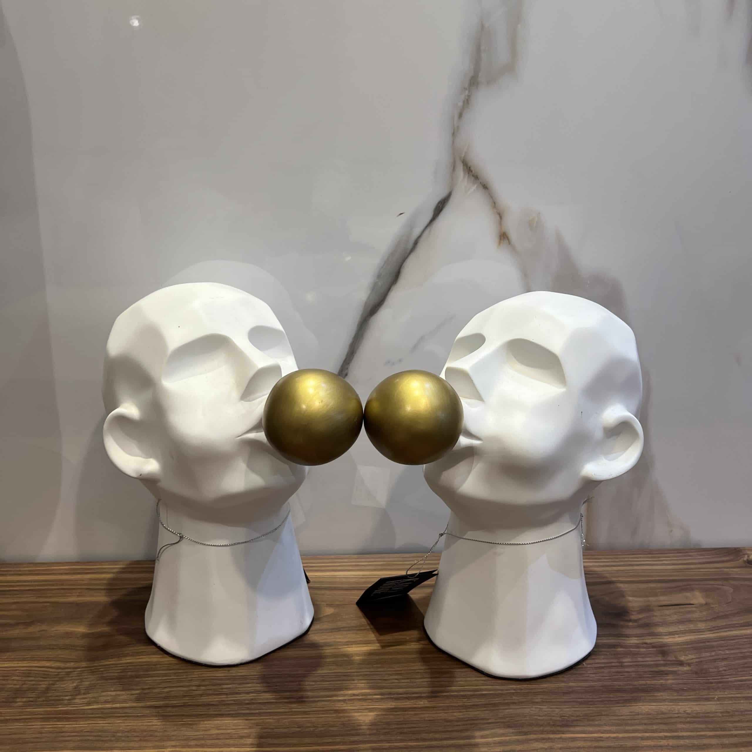 פסל ראש איש לבן בלון זהב