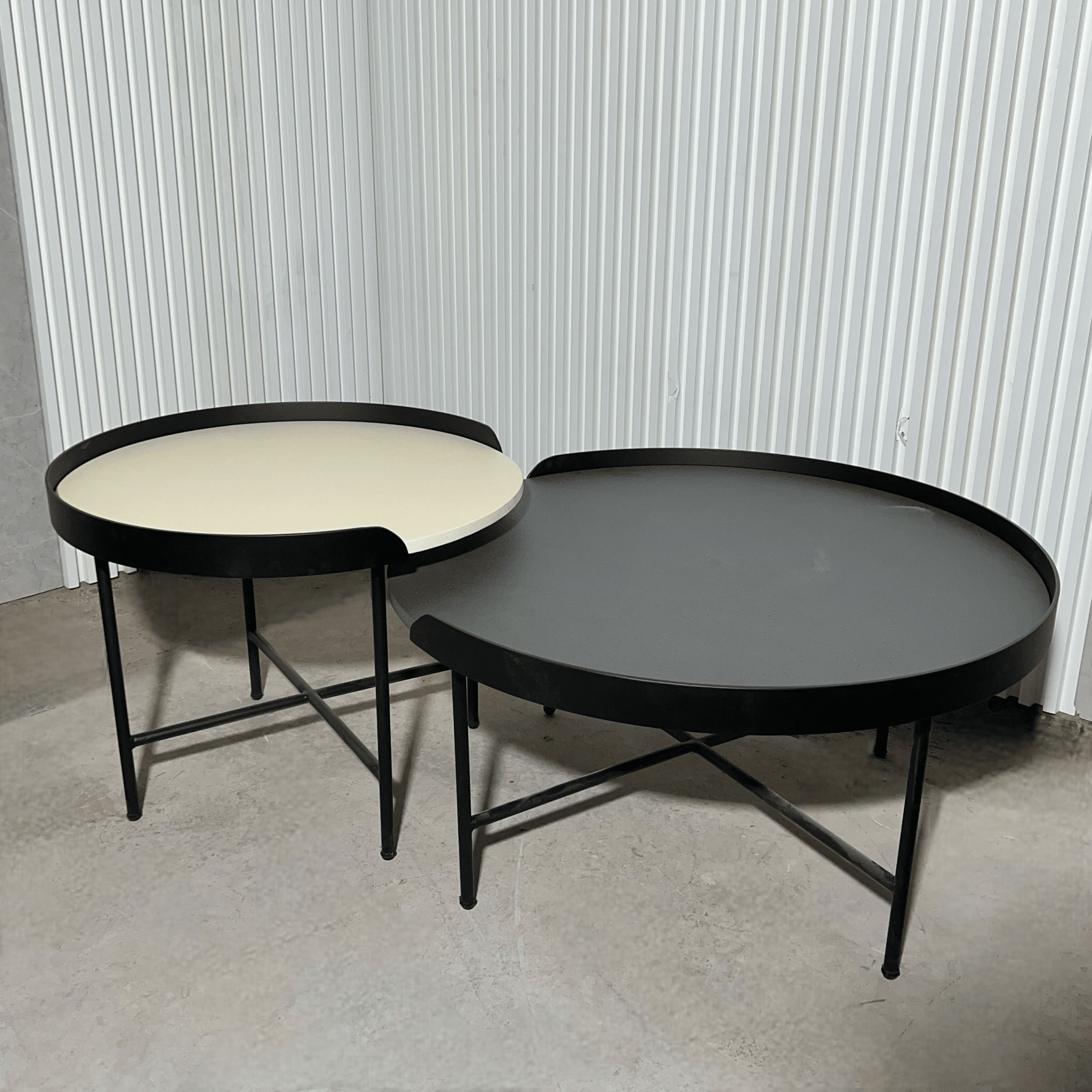 סט שולחנות סלון דגם פלמנגו מגש אפור שחור סט שולחנות סלון דגם פלמנגו מגש אפור שחור