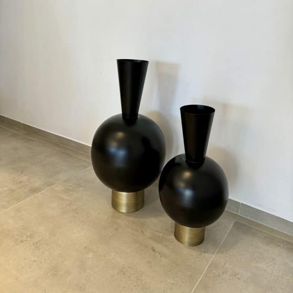 כד מתכת דגם ראבי קונוס שחור