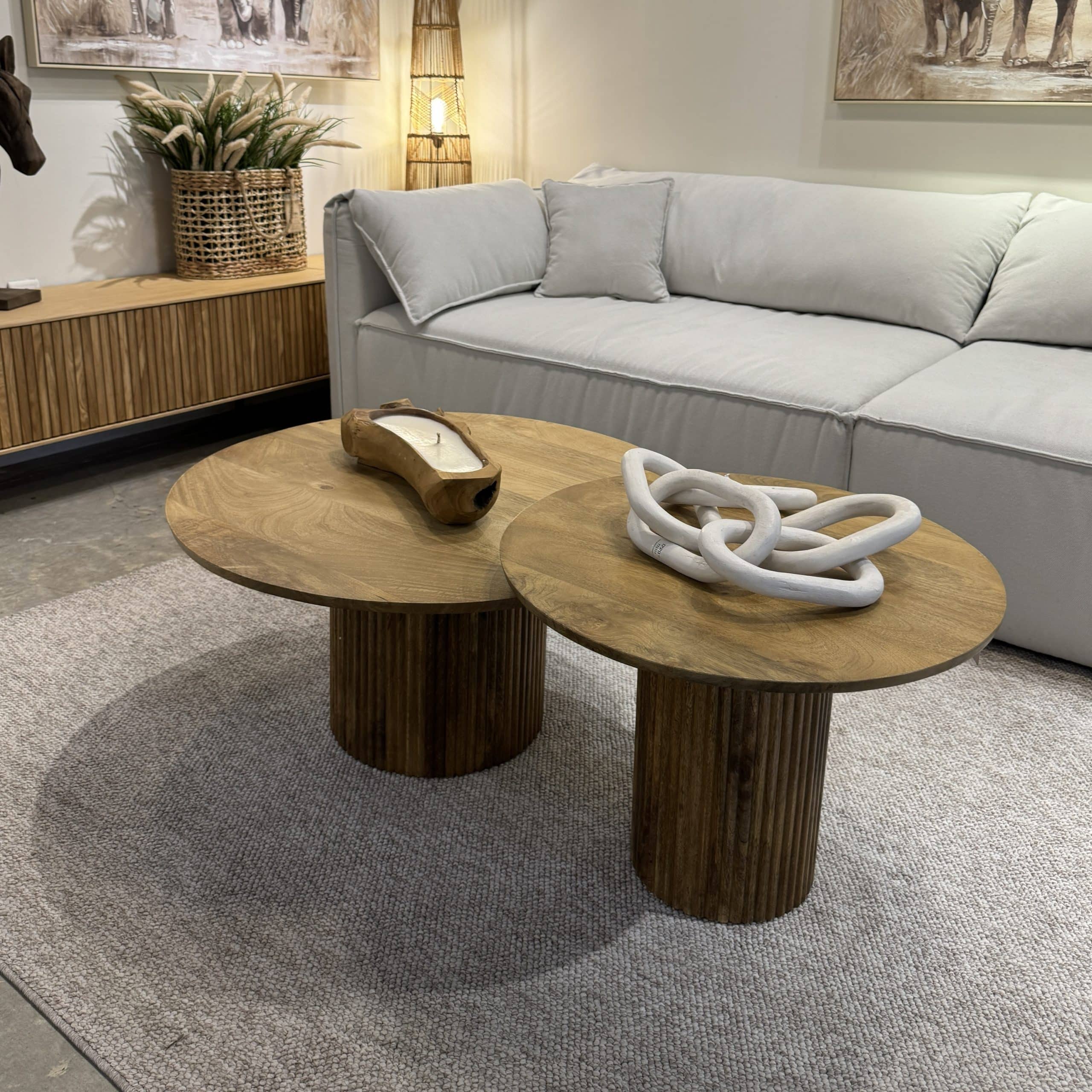 זוג שולחנות סלון עגולים עץ רגל ישרה פרופיל עגול דגם סוניל זוג שולחנות סלון עגולים עץ רגל ישרה פרופיל עגול דגם סוניל