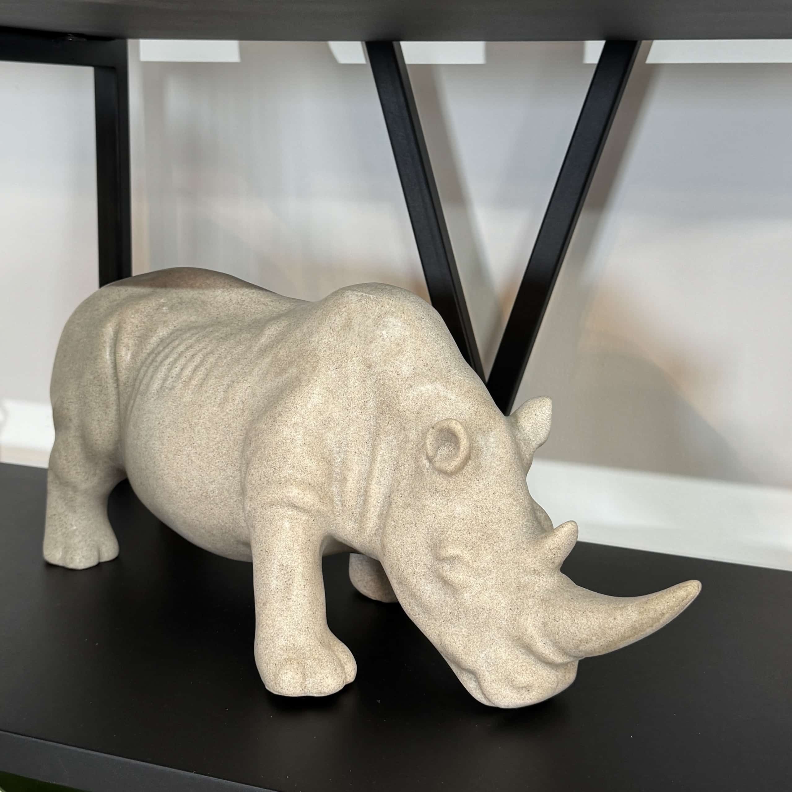 פסל קרנף אפור פסל קרנף אפור